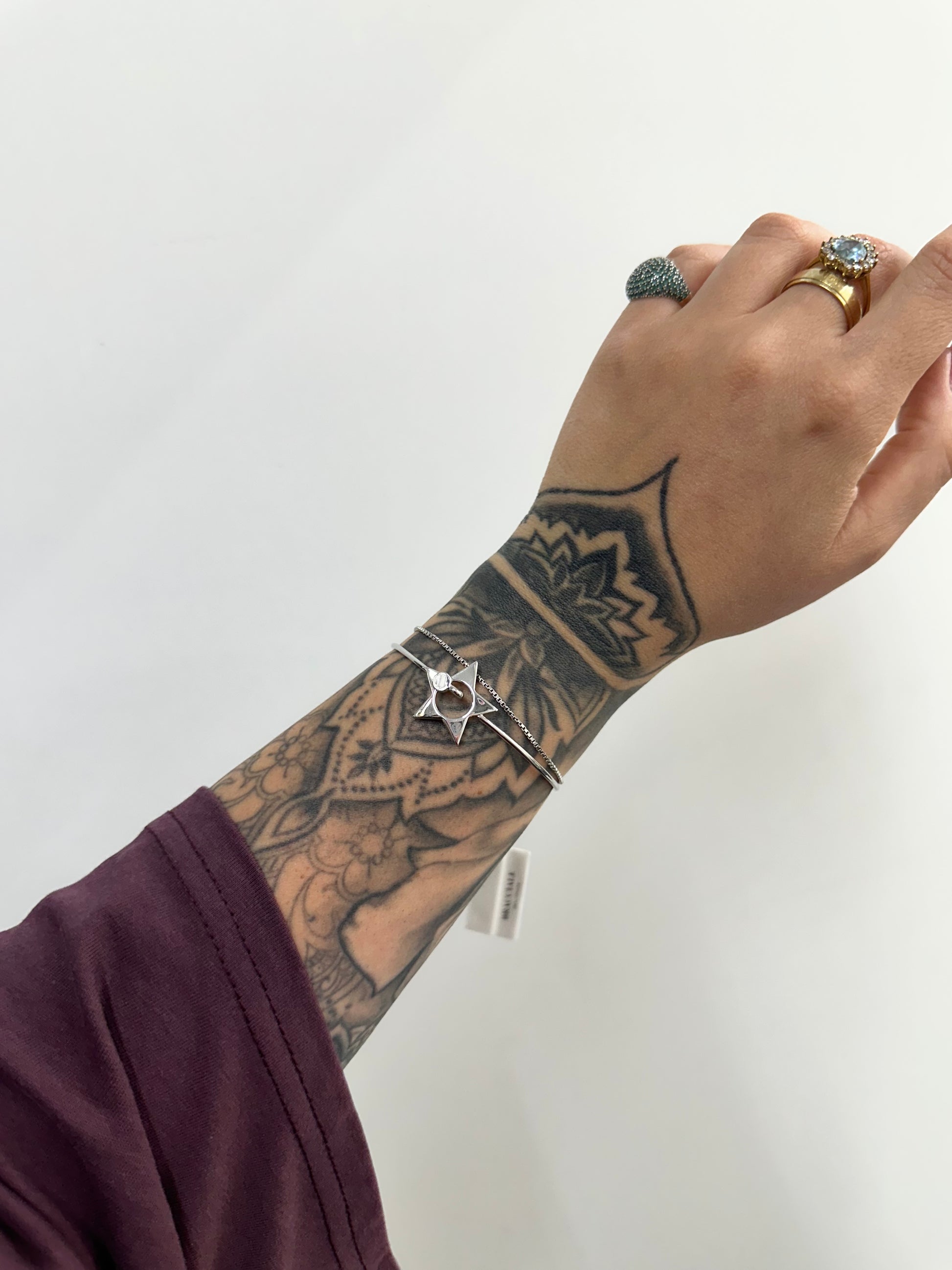 BRACCIALE RIGIDO CON STELLA ACCIAIO