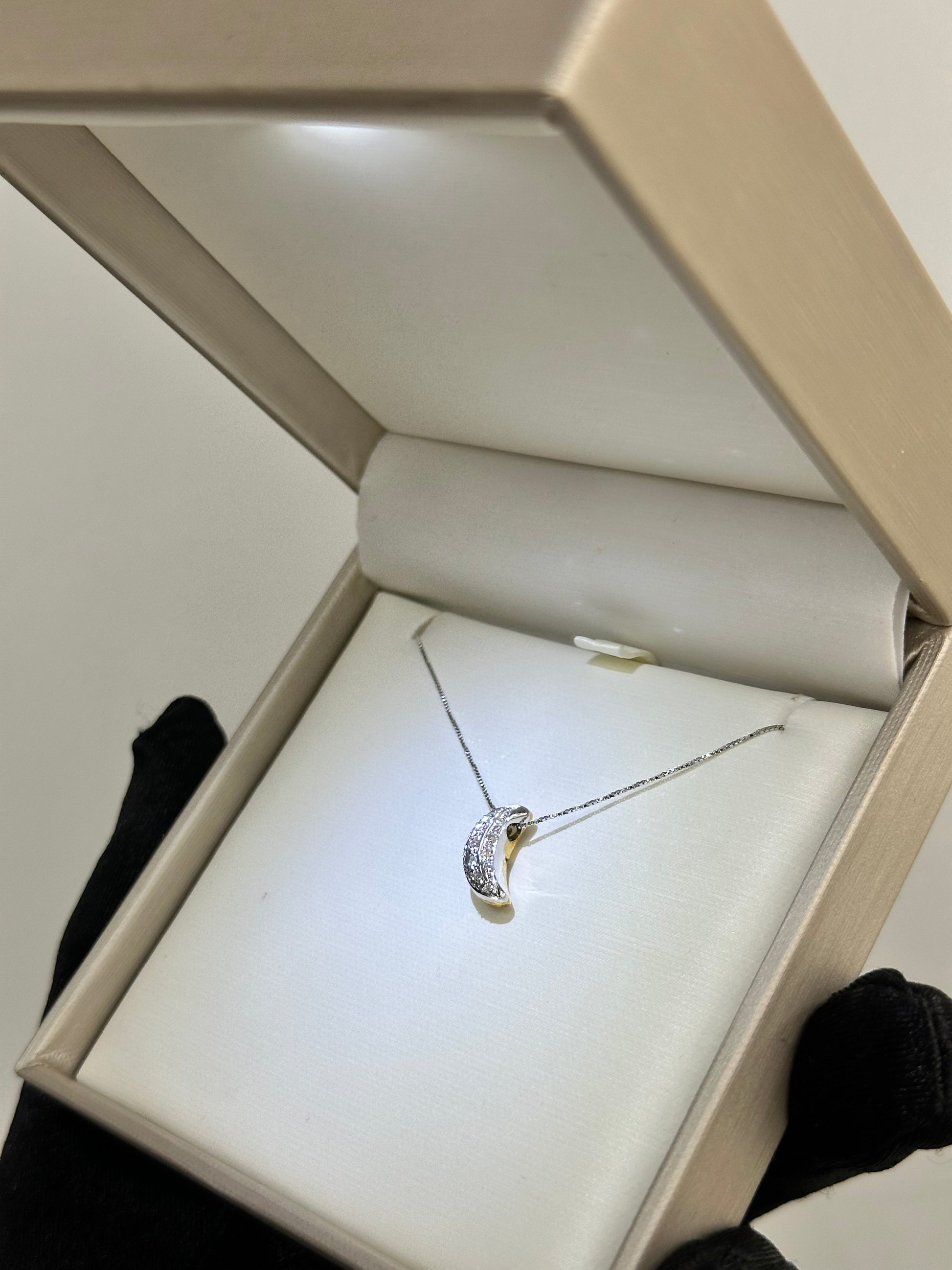 COLLANA MEZZA LUNA CON DIAMANTI BICOLORE ORO 18KT