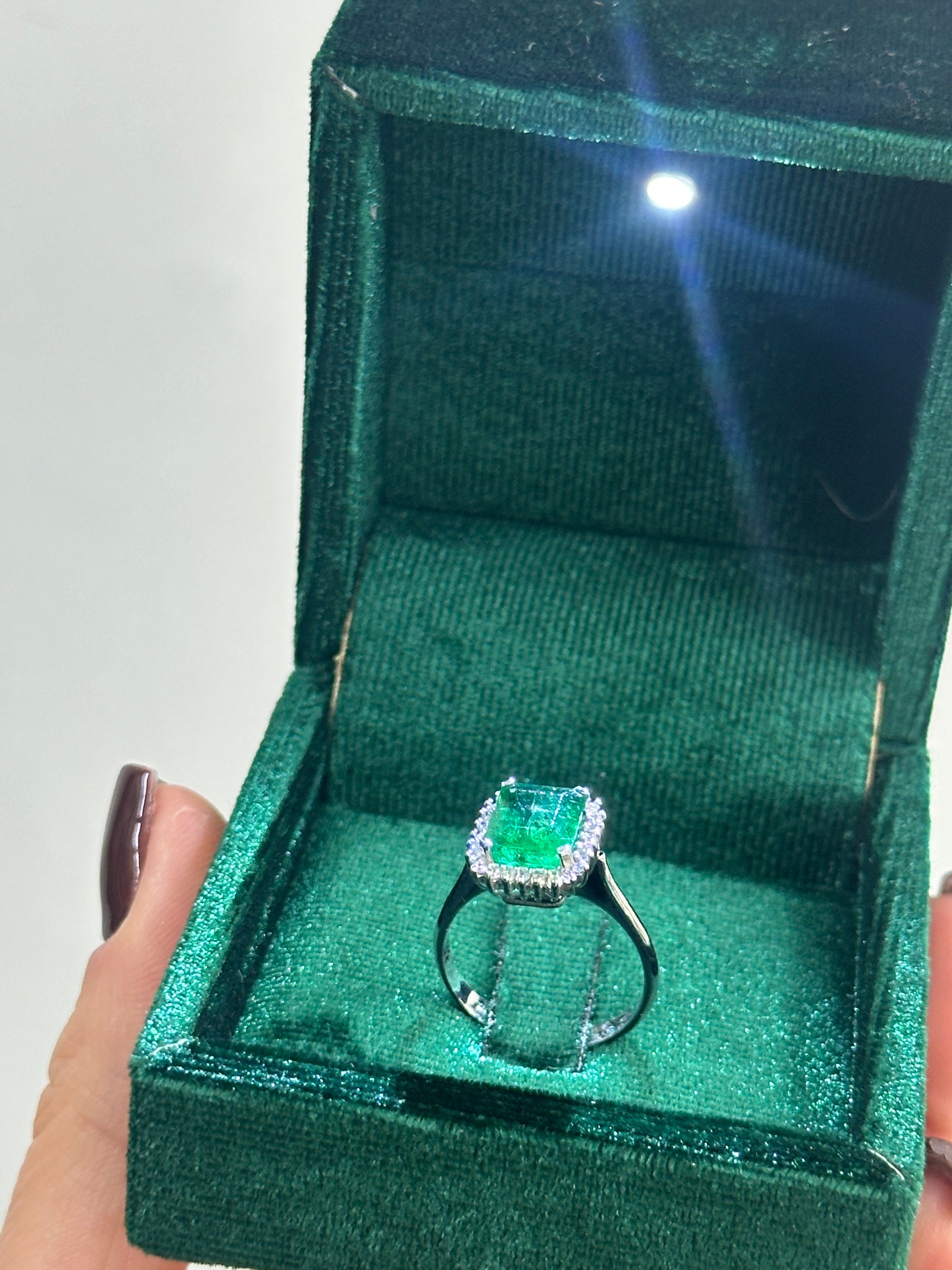 ANELLO ORO 18KT, SMERALDO E DIAMANTI