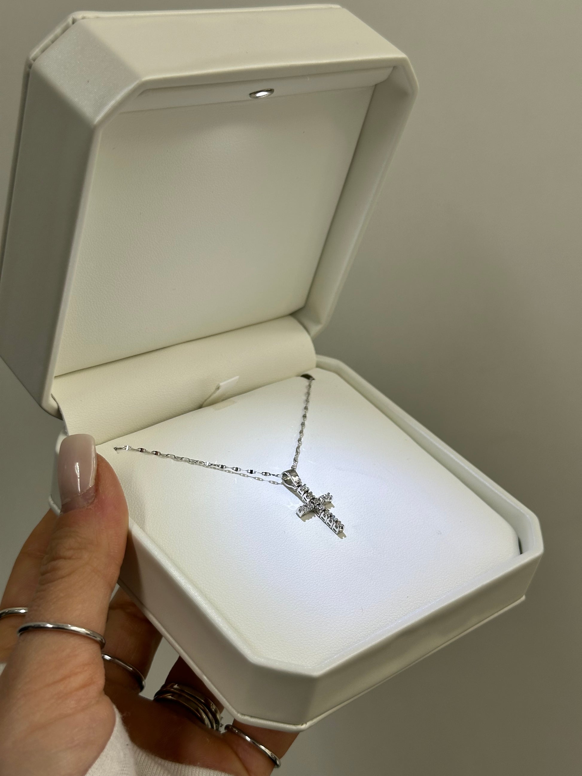 COLLANA SNODABILE CROCE ORO 18KT CON DIAMANTI