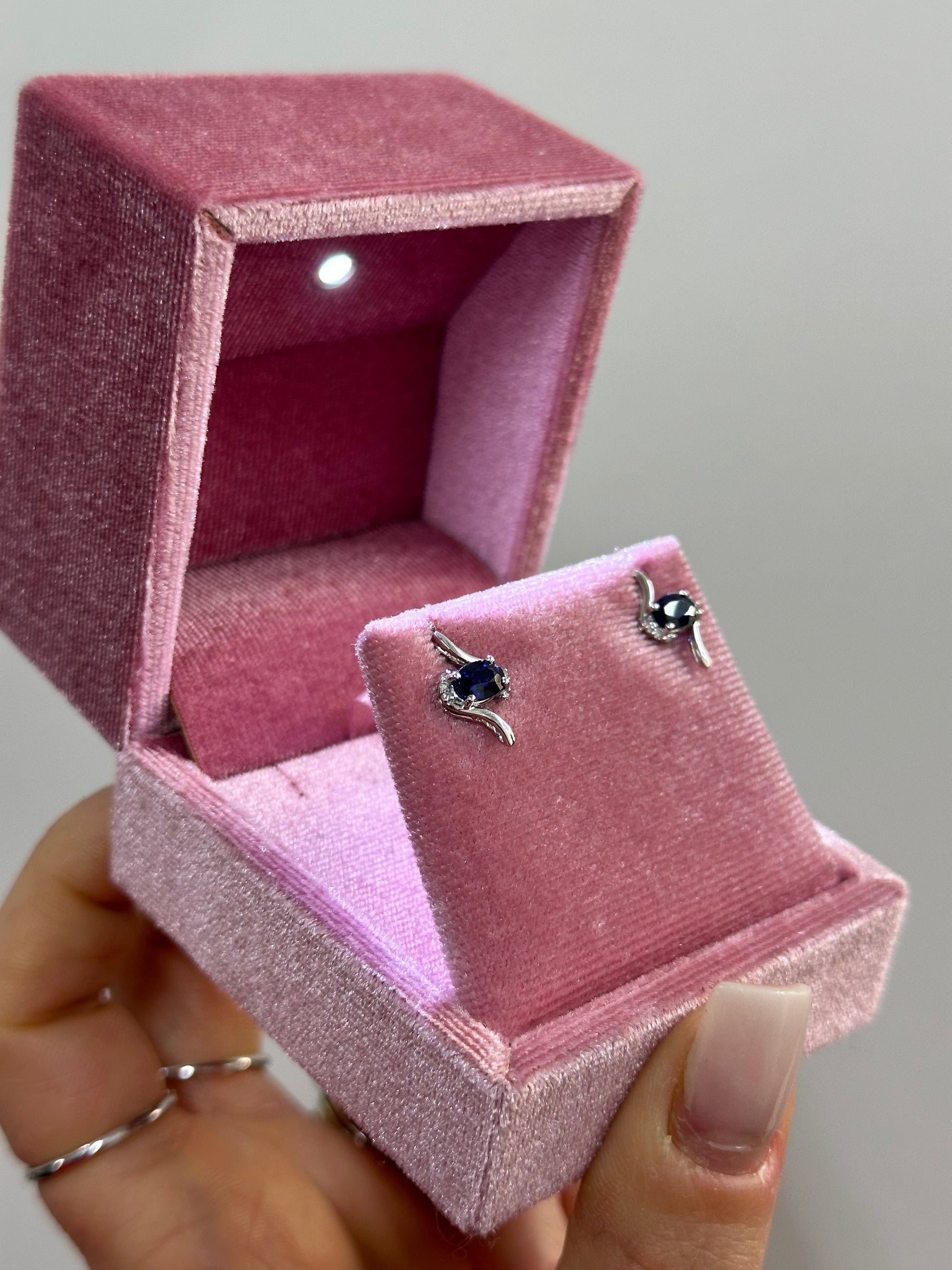 ORECCHINI IN ORO 18KT CON ZAFFIRI E DIAMANTI