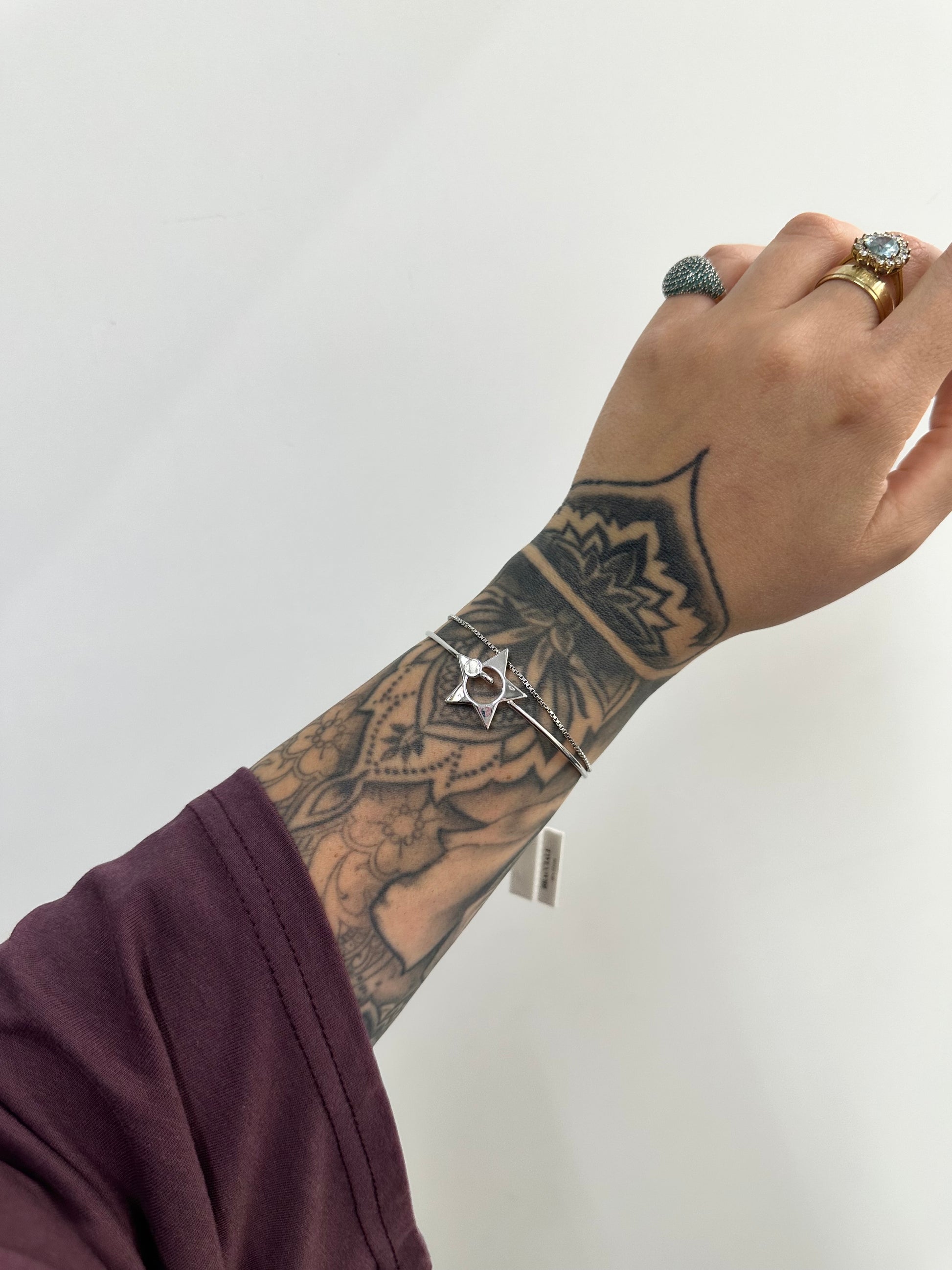 BRACCIALE RIGIDO CON STELLA ACCIAIO