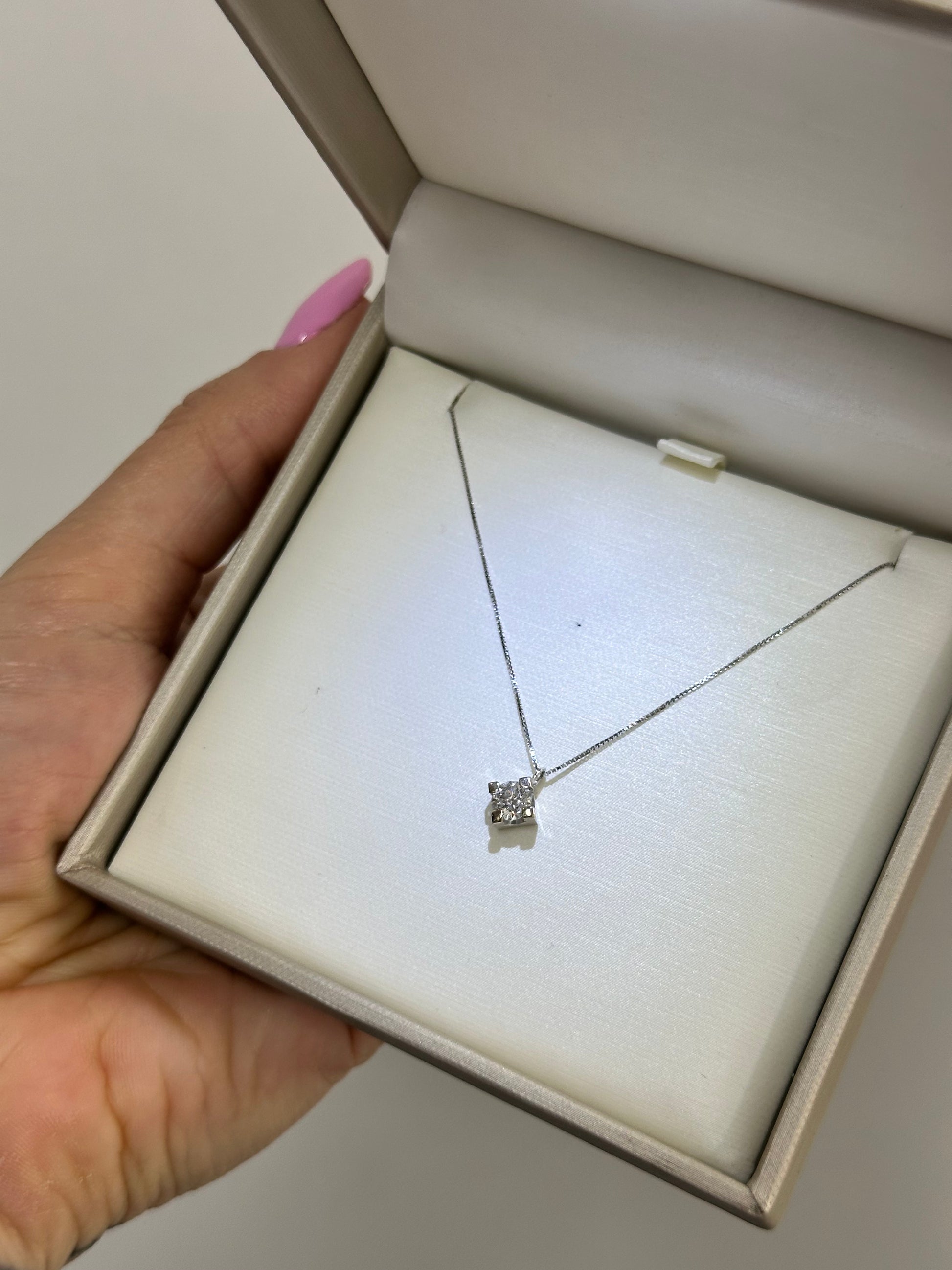 COLLANA PUNTO LUCE ORO 18KT CON DIAMANTE