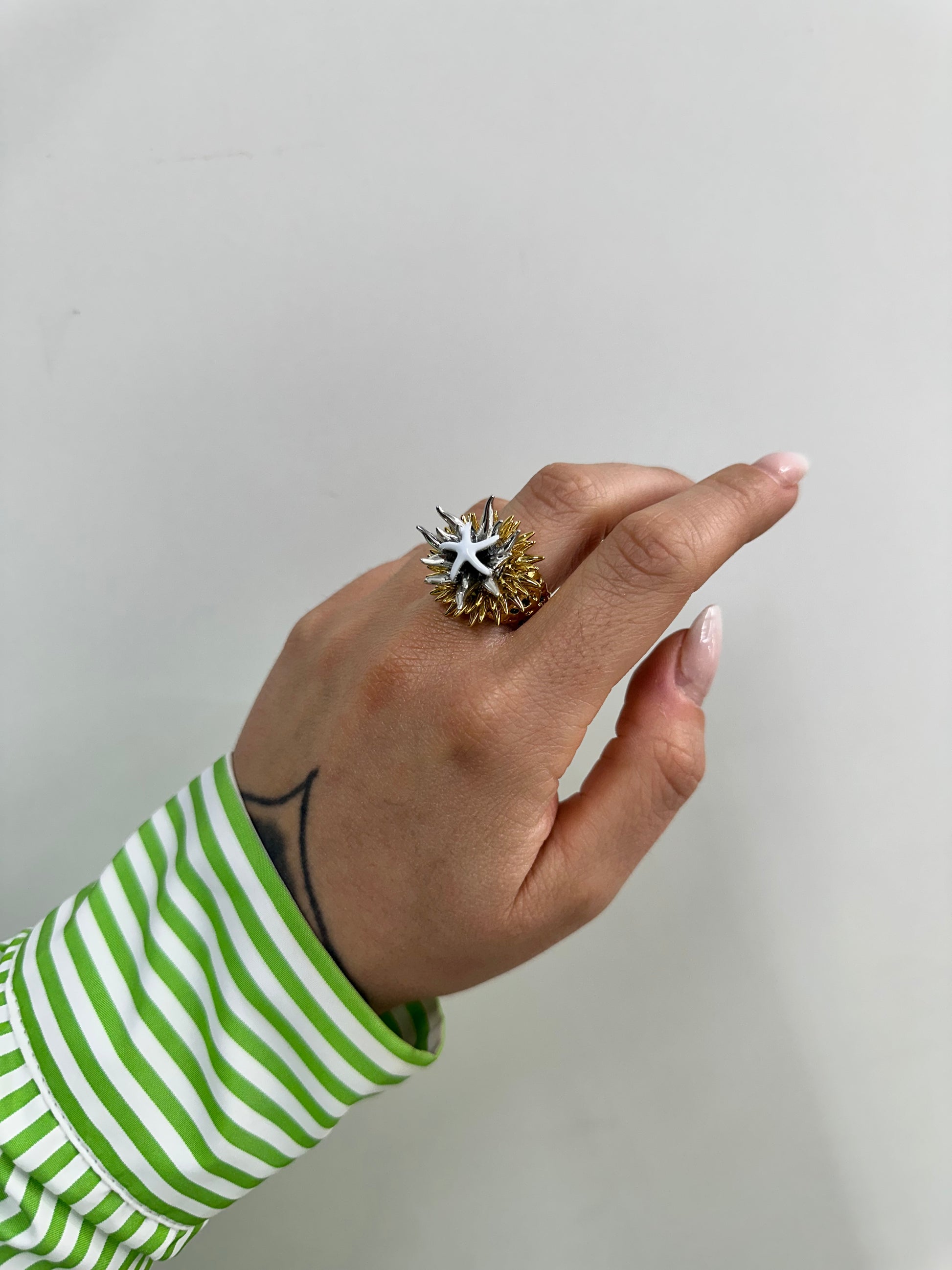 ANELLO AMO CAPRI CON RICCIO CAPRESE E STELLE MARINE BIANCHE