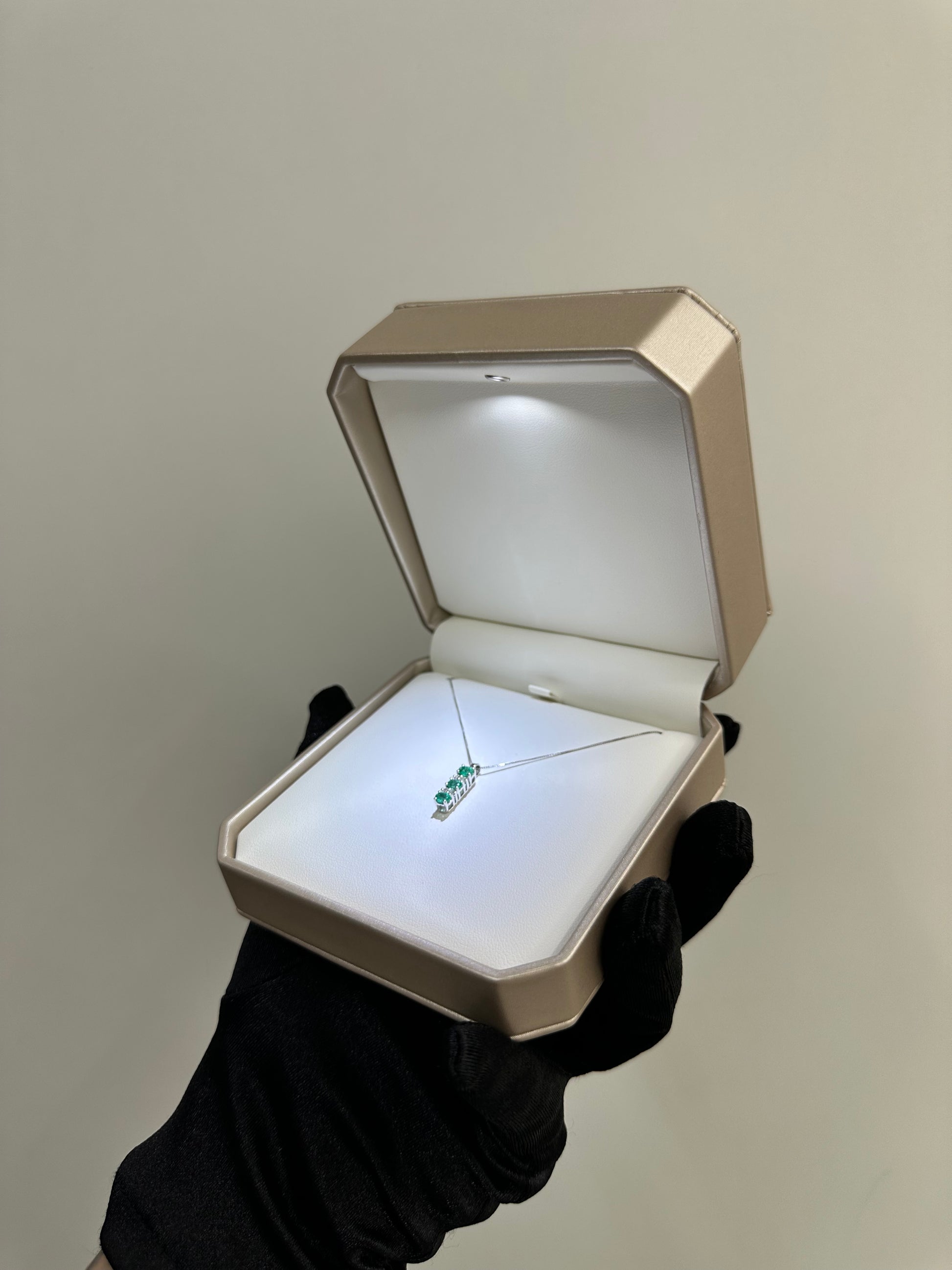 COLLANA PENDENTE CON SMERALDI ORO 18KT