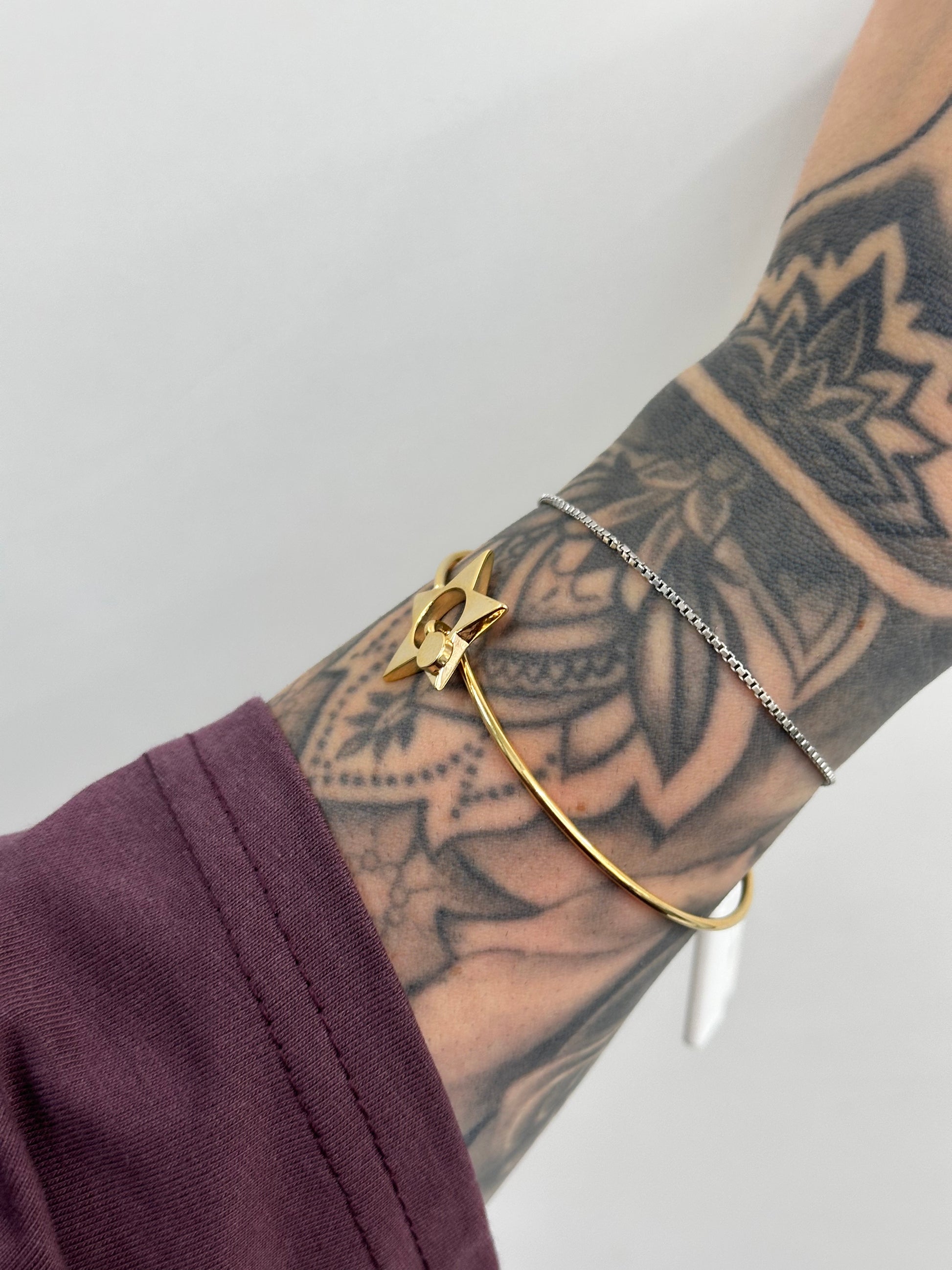 BRACCIALE RIGIDO CON STELLA ACCIAIO