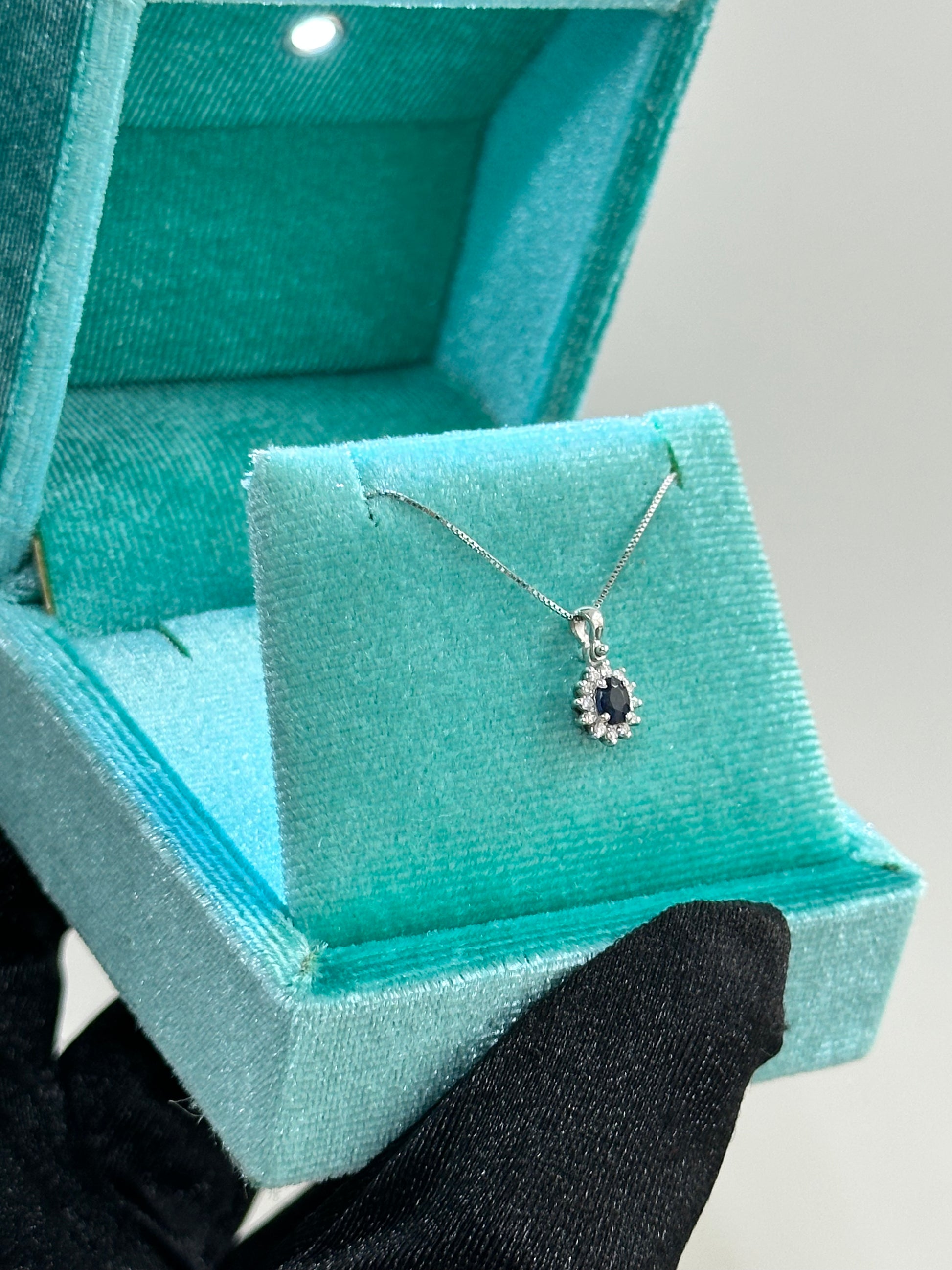 COLLANA KATE CON DIAMANTI E ZAFFIRO ORO 18KT