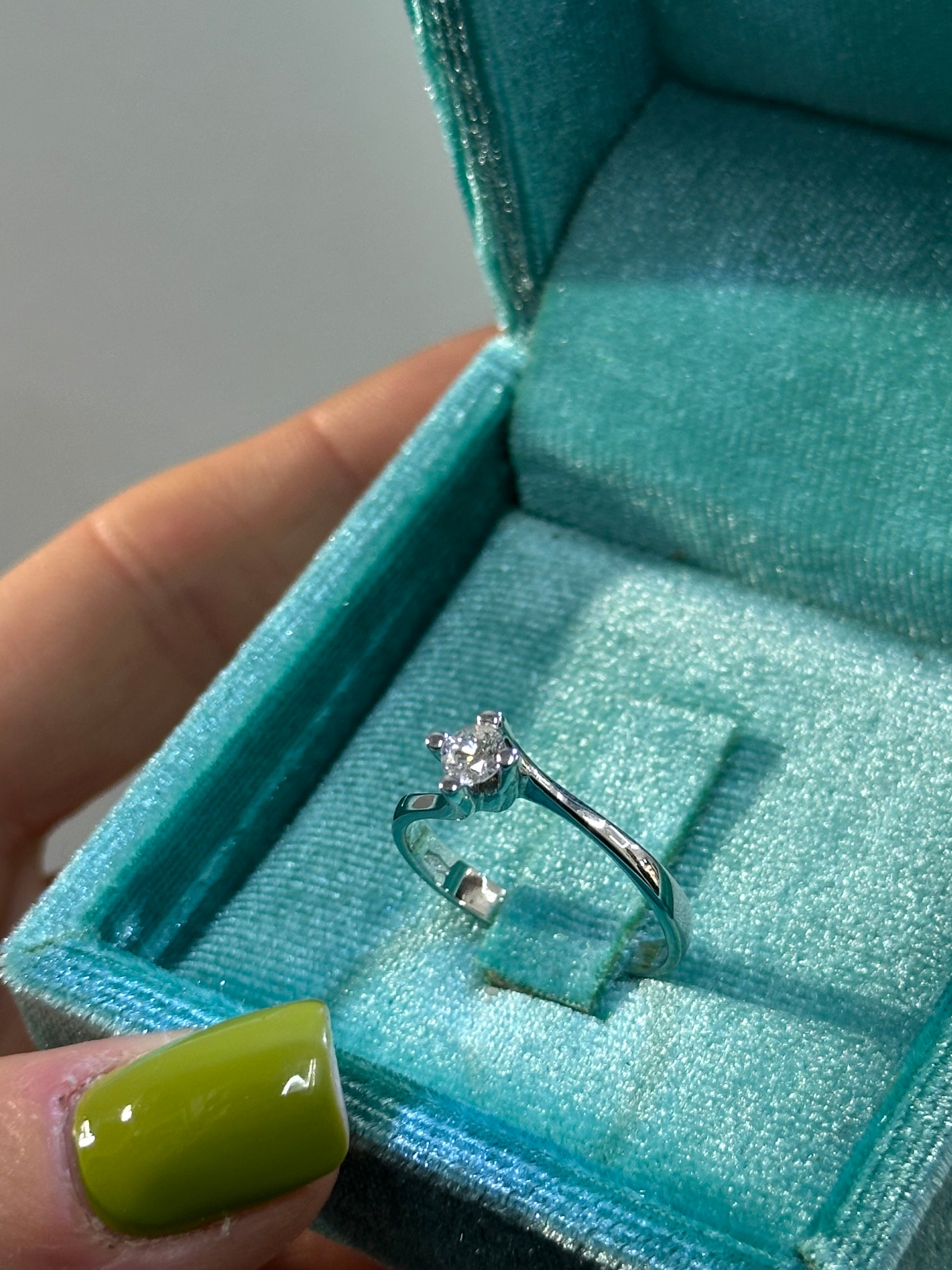 ANELLO SOLITARIO ORO 18KT