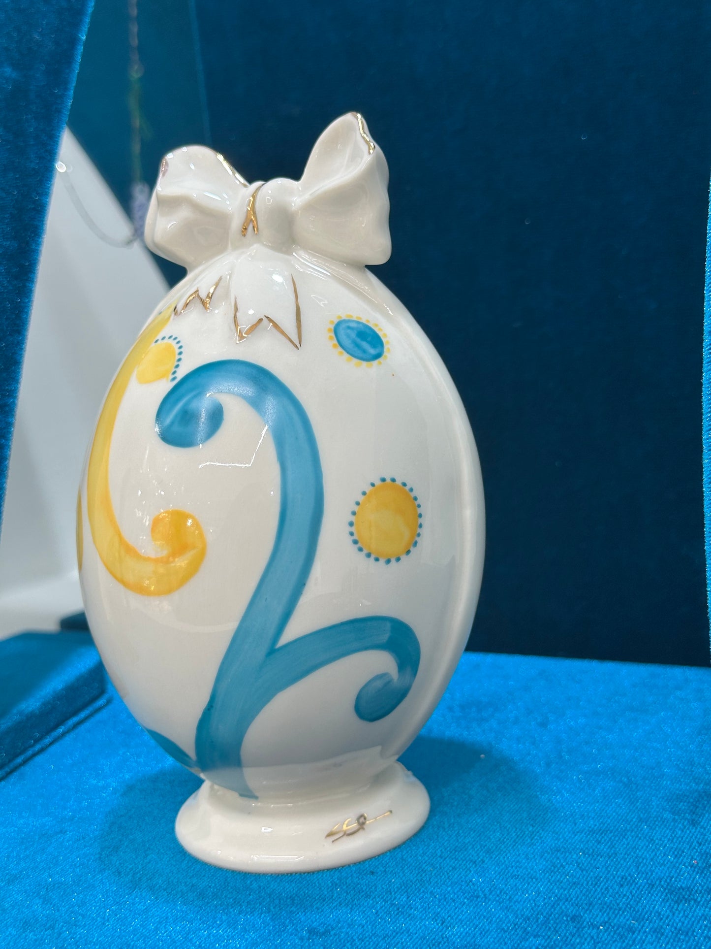 UOVO DI CERAMICA CON FIOCCO