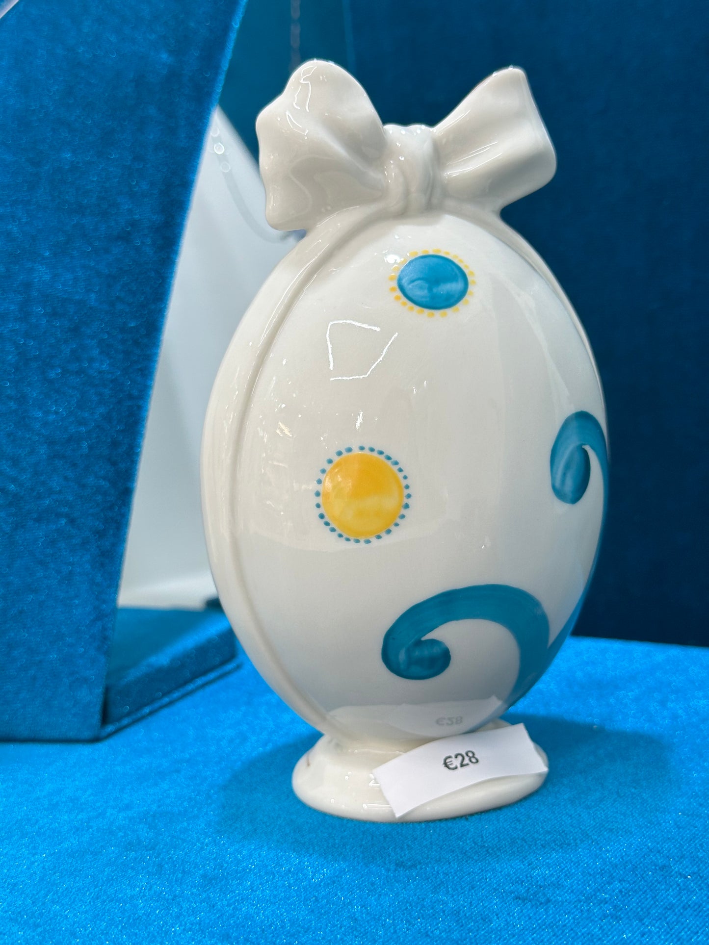 UOVO DI CERAMICA CON FIOCCO