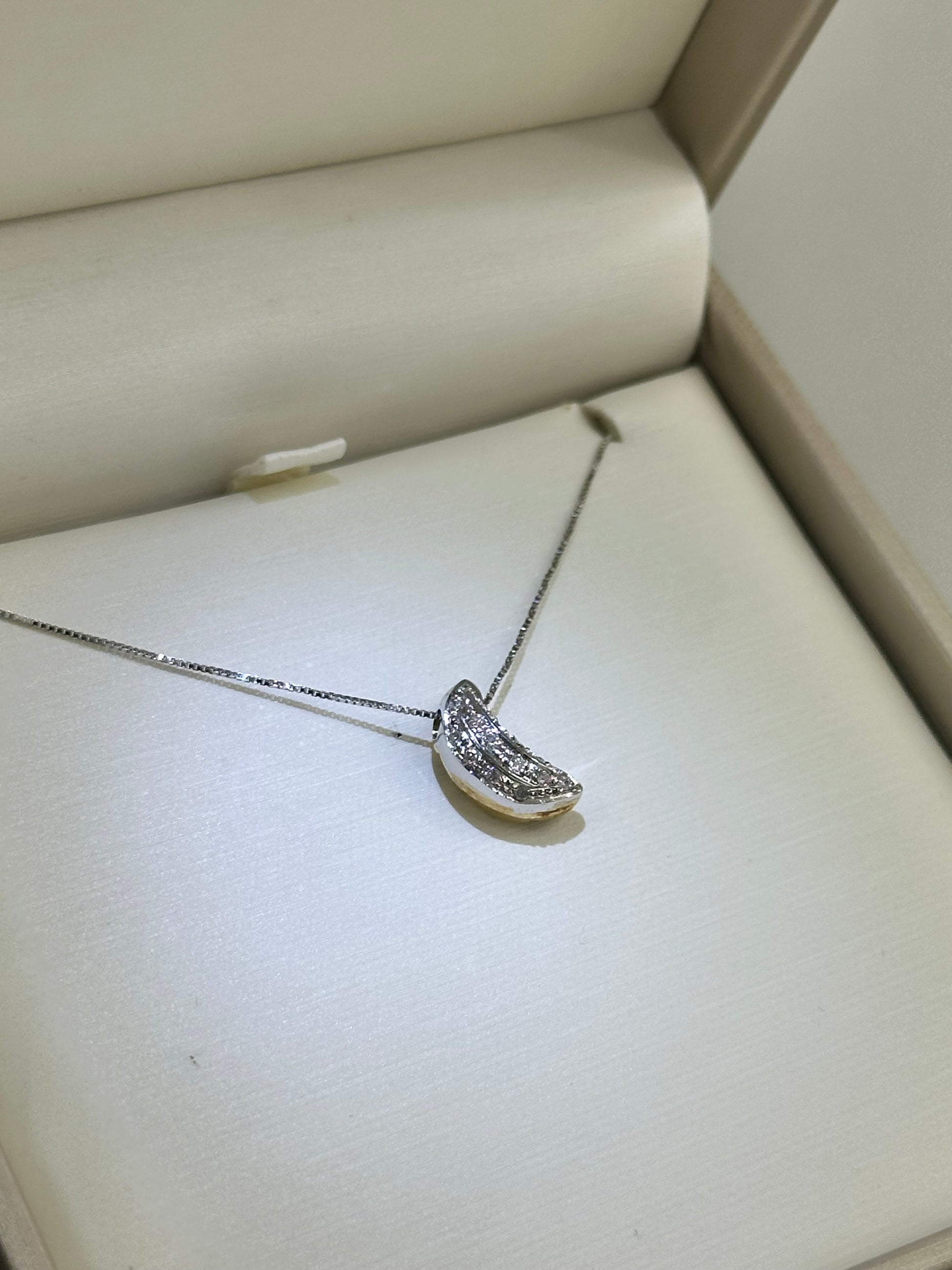 COLLANA MEZZA LUNA CON DIAMANTI BICOLORE ORO 18KT