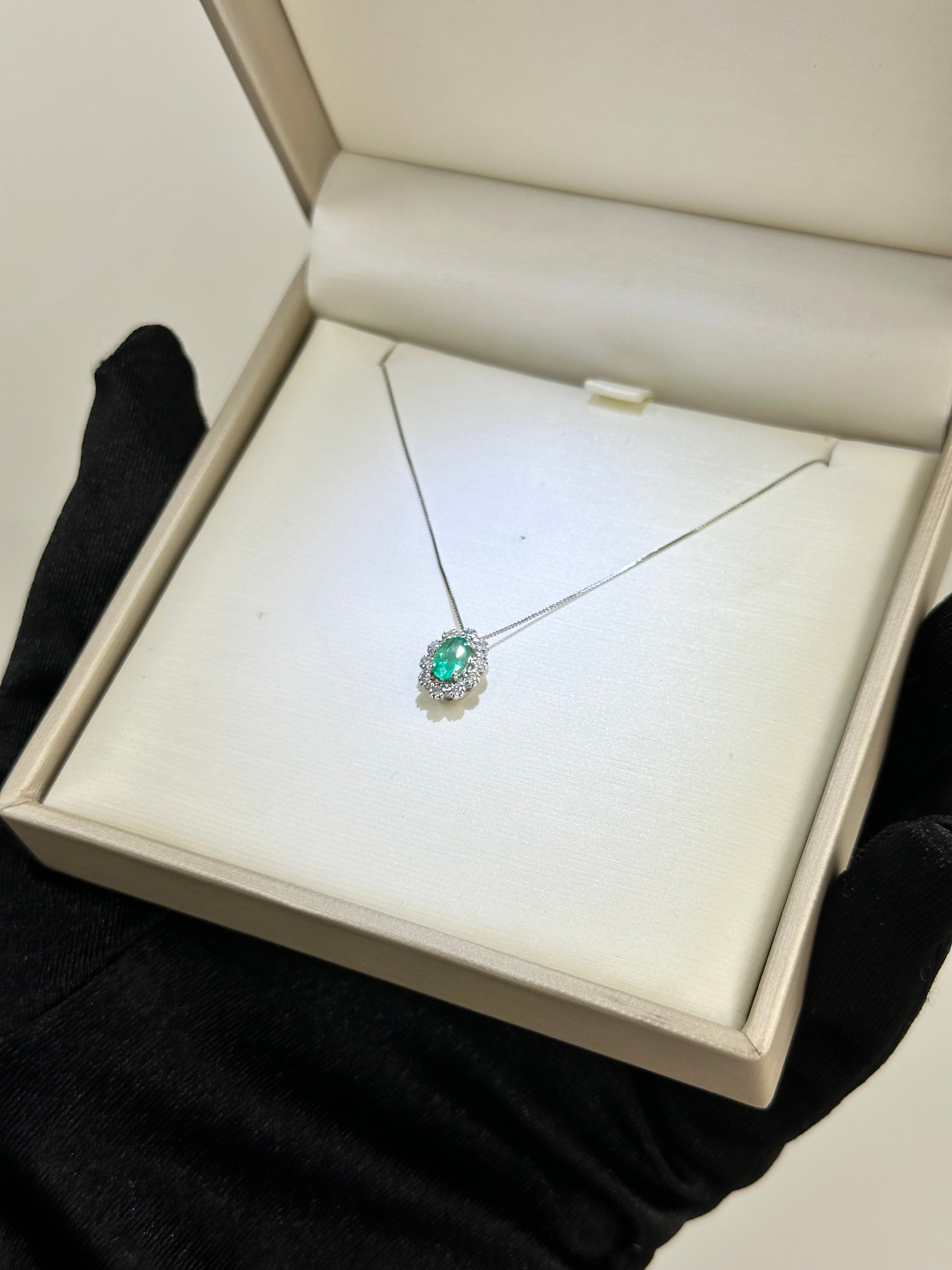 COLLANA KATE CON SMERALDO E DIAMANTI ORO 18KT