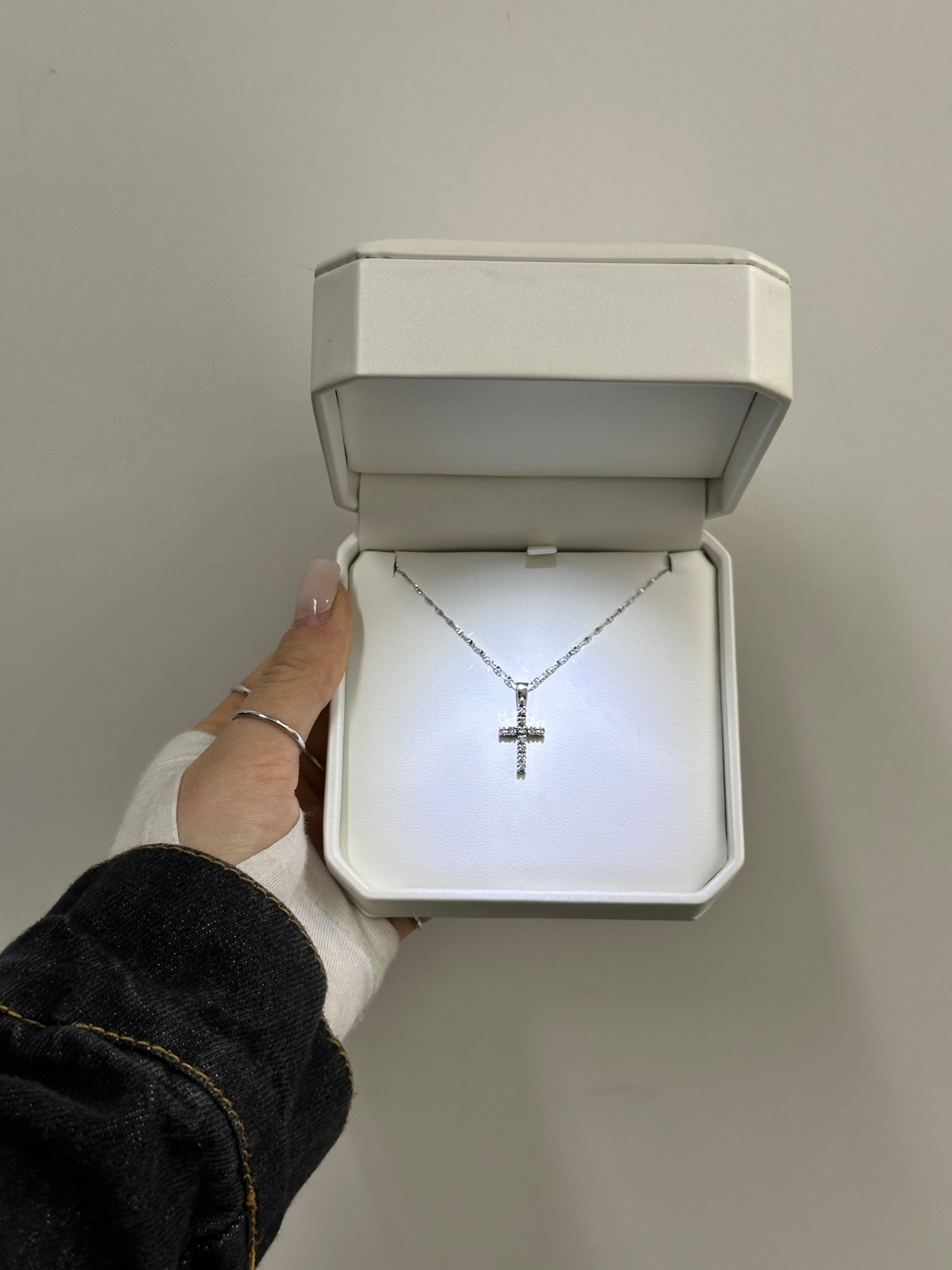 COLLANA SNODABILE CROCE ORO 18KT CON DIAMANTI