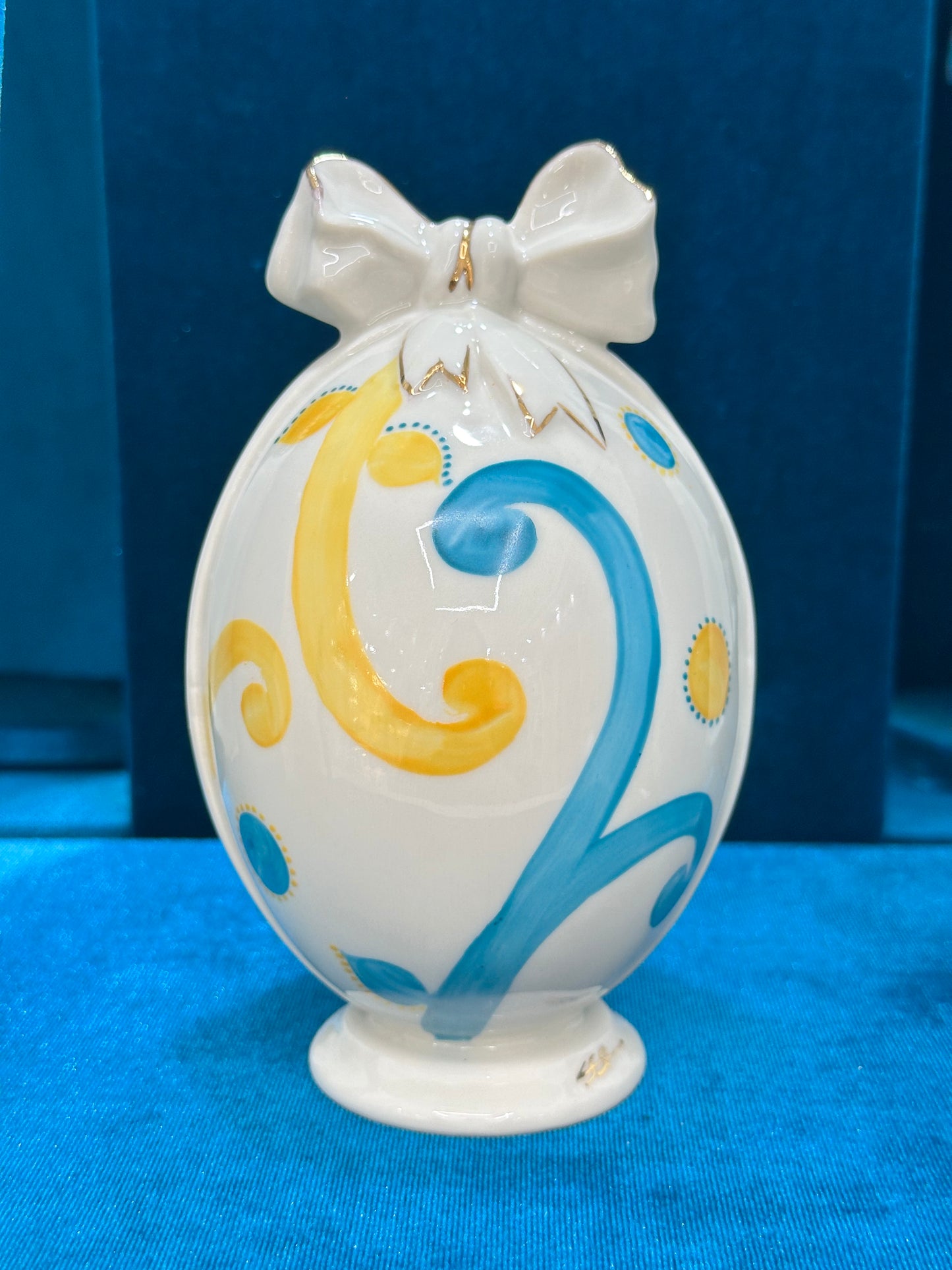 UOVO DI CERAMICA CON FIOCCO