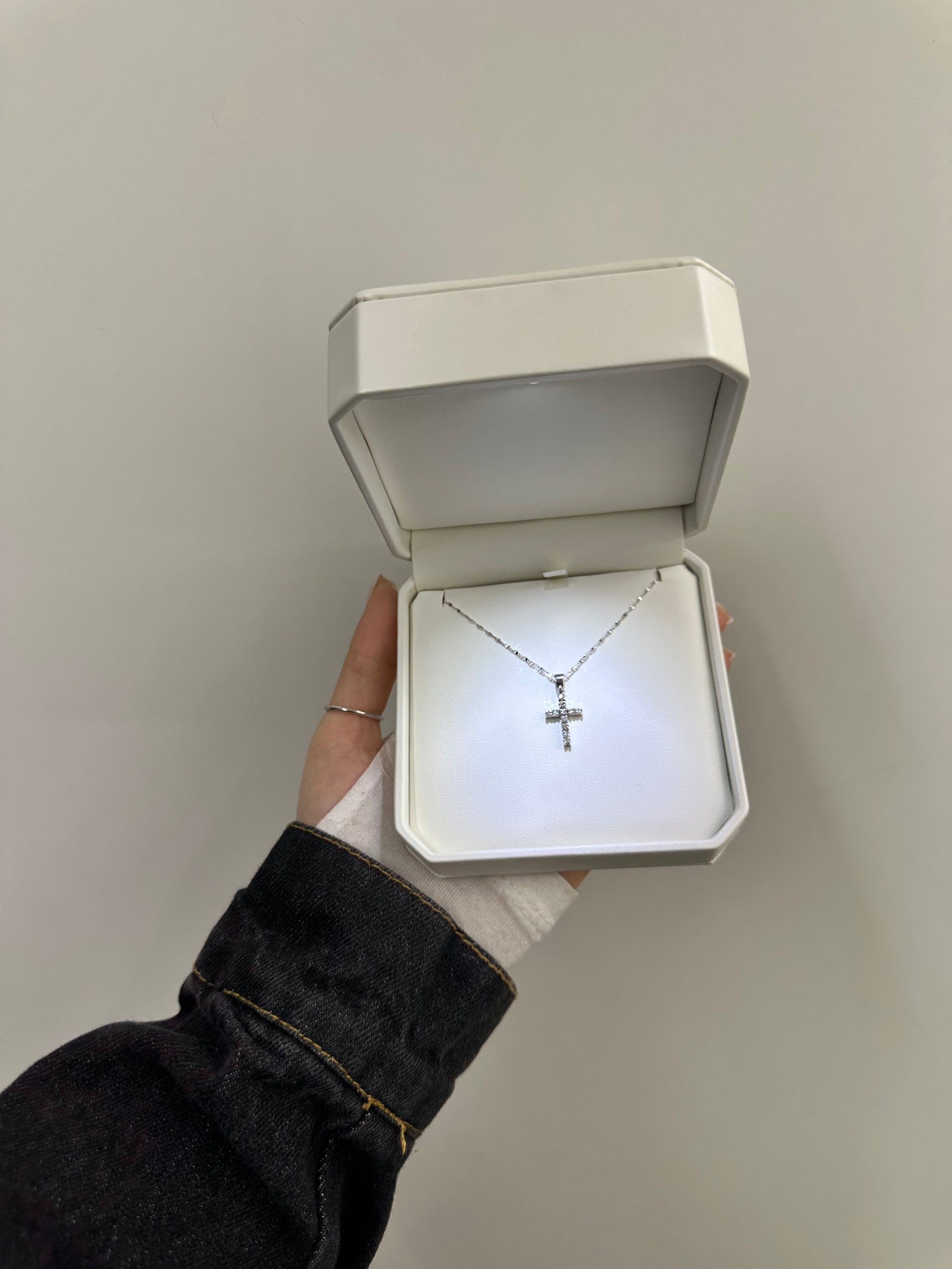 COLLANA SNODABILE CROCE ORO 18KT CON DIAMANTI