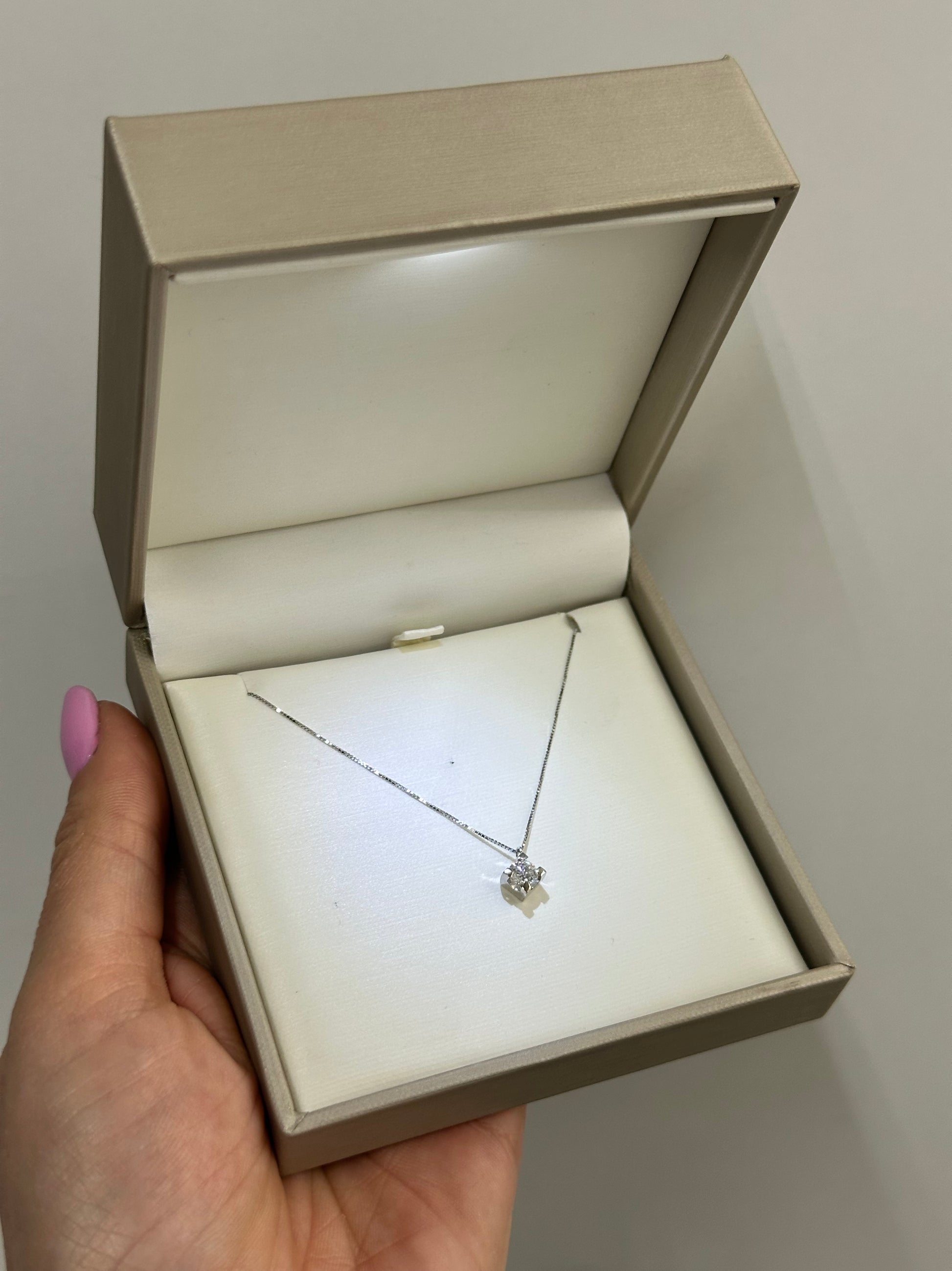COLLANA PUNTO LUCE ORO 18KT CON DIAMANTE