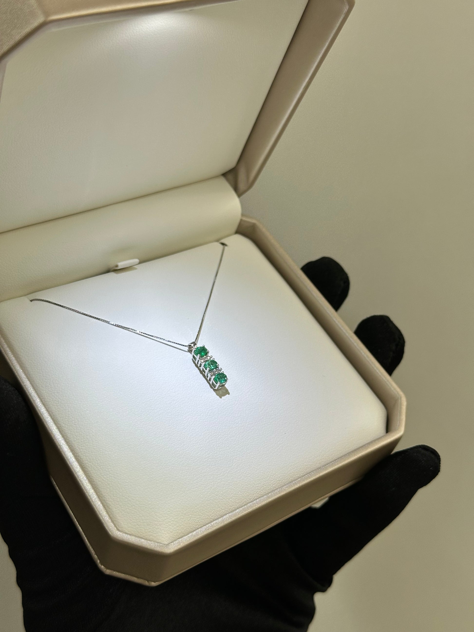 COLLANA PENDENTE CON SMERALDI ORO 18KT