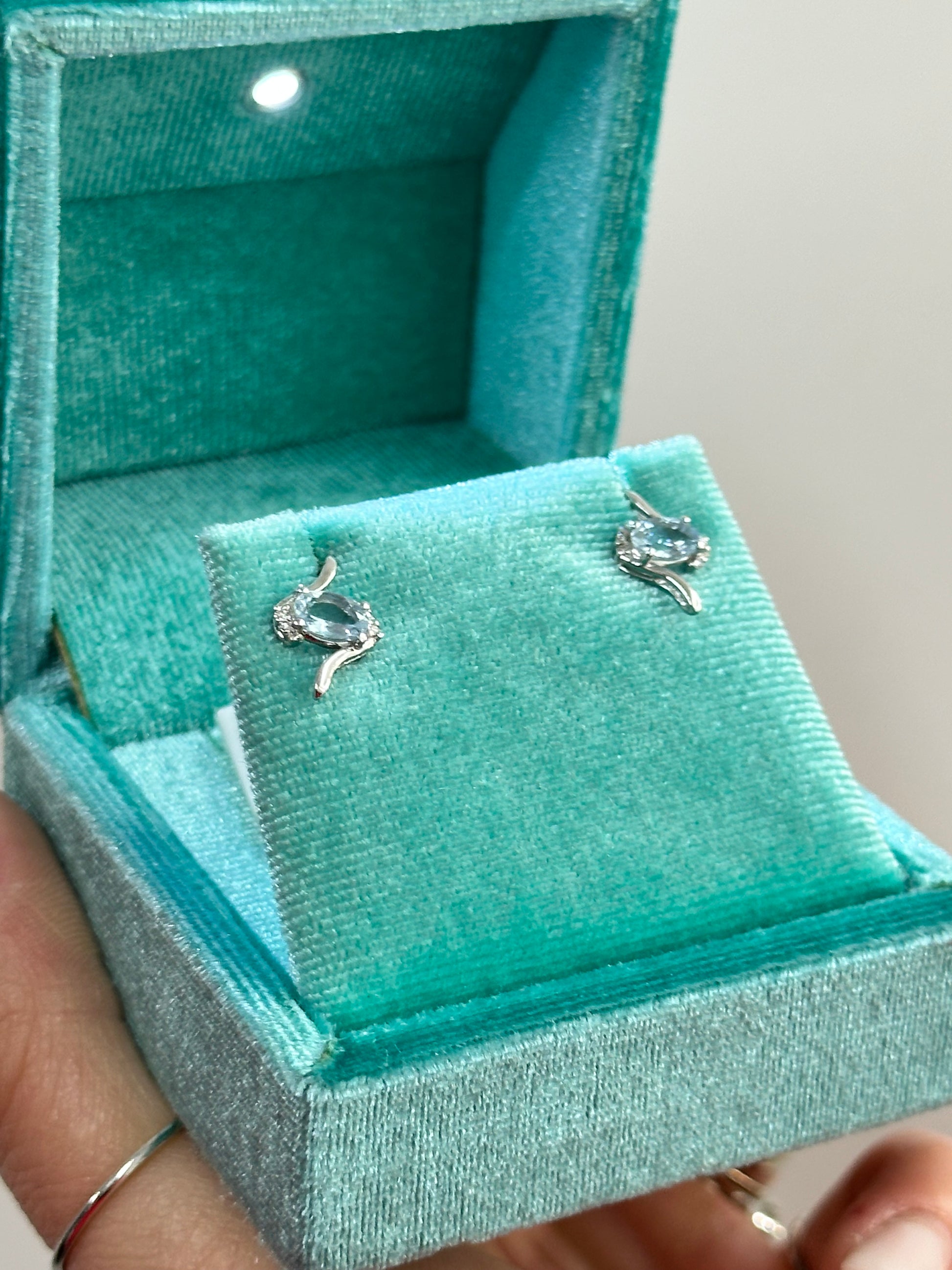 ORECCHINI ACQUAMARINA E DIAMANTI IN ORO 18KT