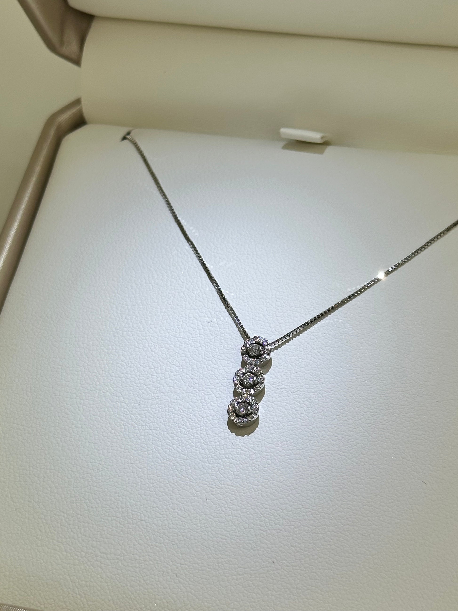COLLANA TRILOGY CON DIAMANTI ORO 18KT