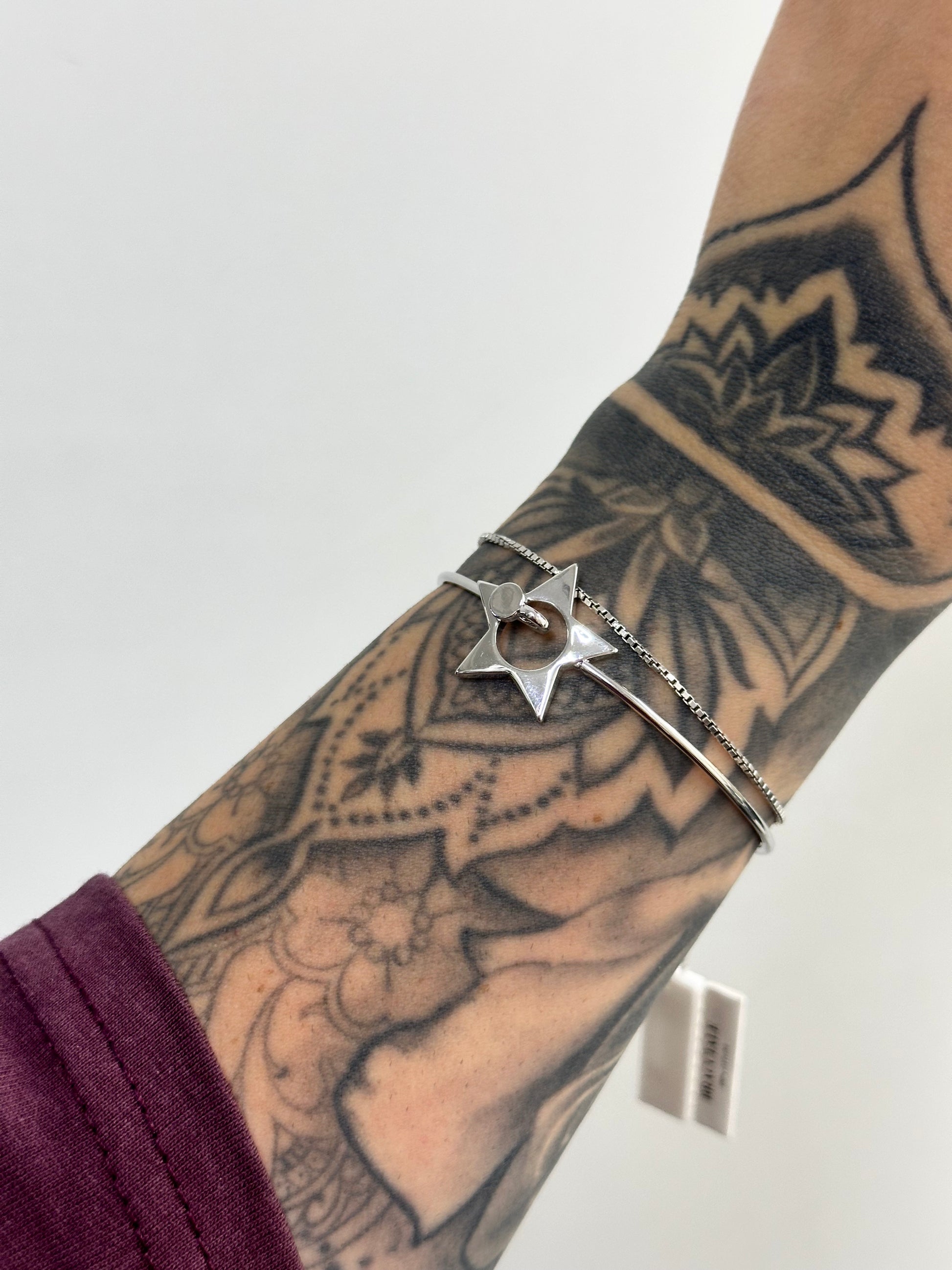 BRACCIALE RIGIDO CON STELLA ACCIAIO