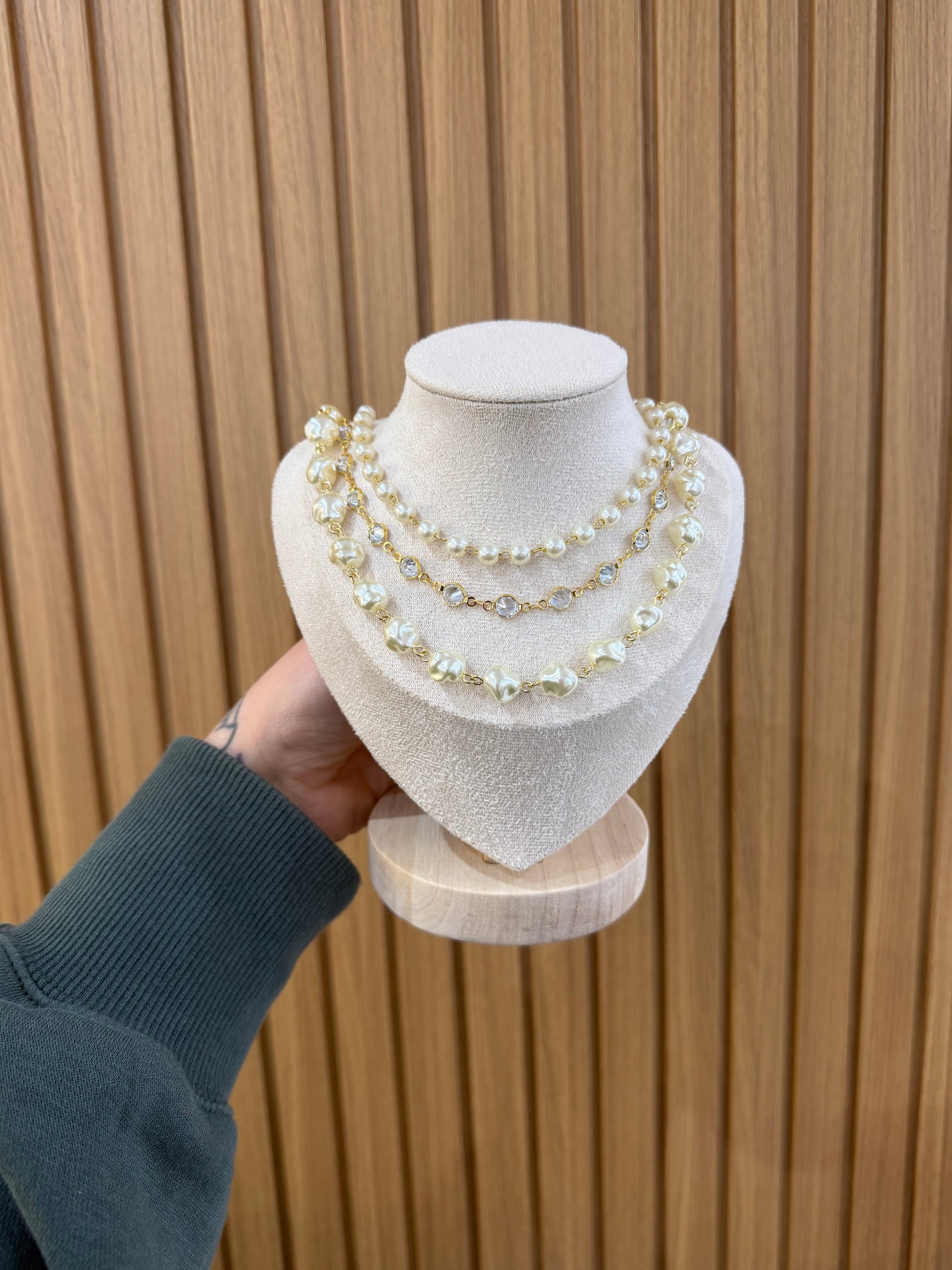 COLLANA IN METALLO MULTIFILO CON PERLE AMO VENEZIA