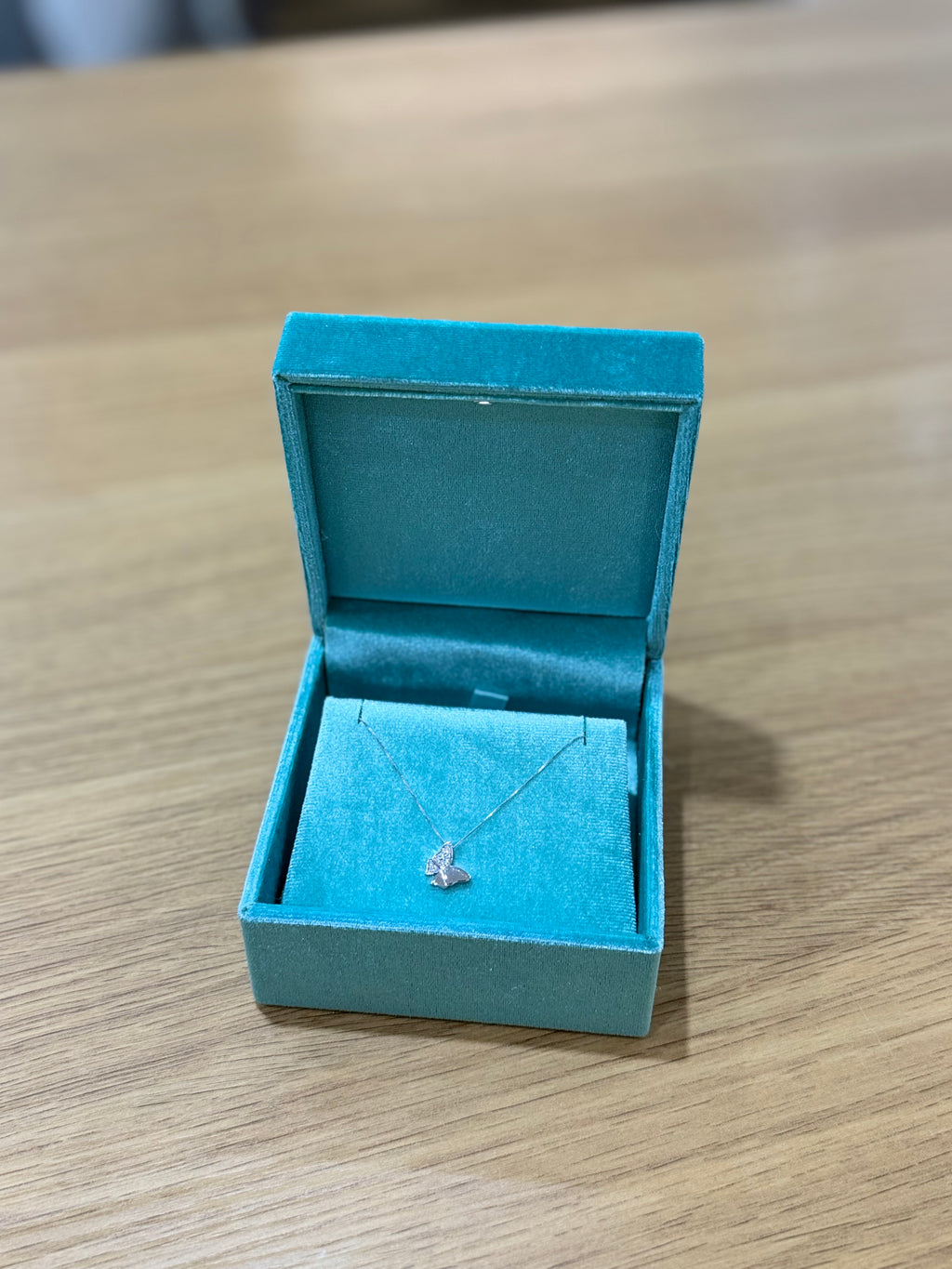 COLLANA ORO 18KT FARFALLA CON DIAMANTI LUCCIOLE