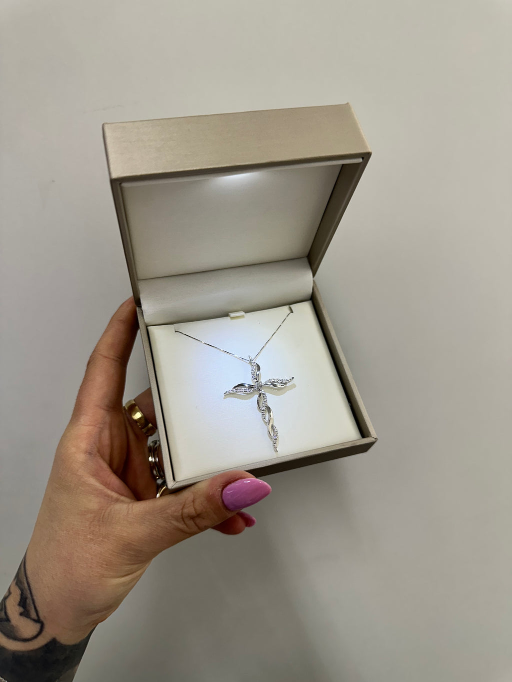 COLLANA CON CROCE ORO E DIAMANTI