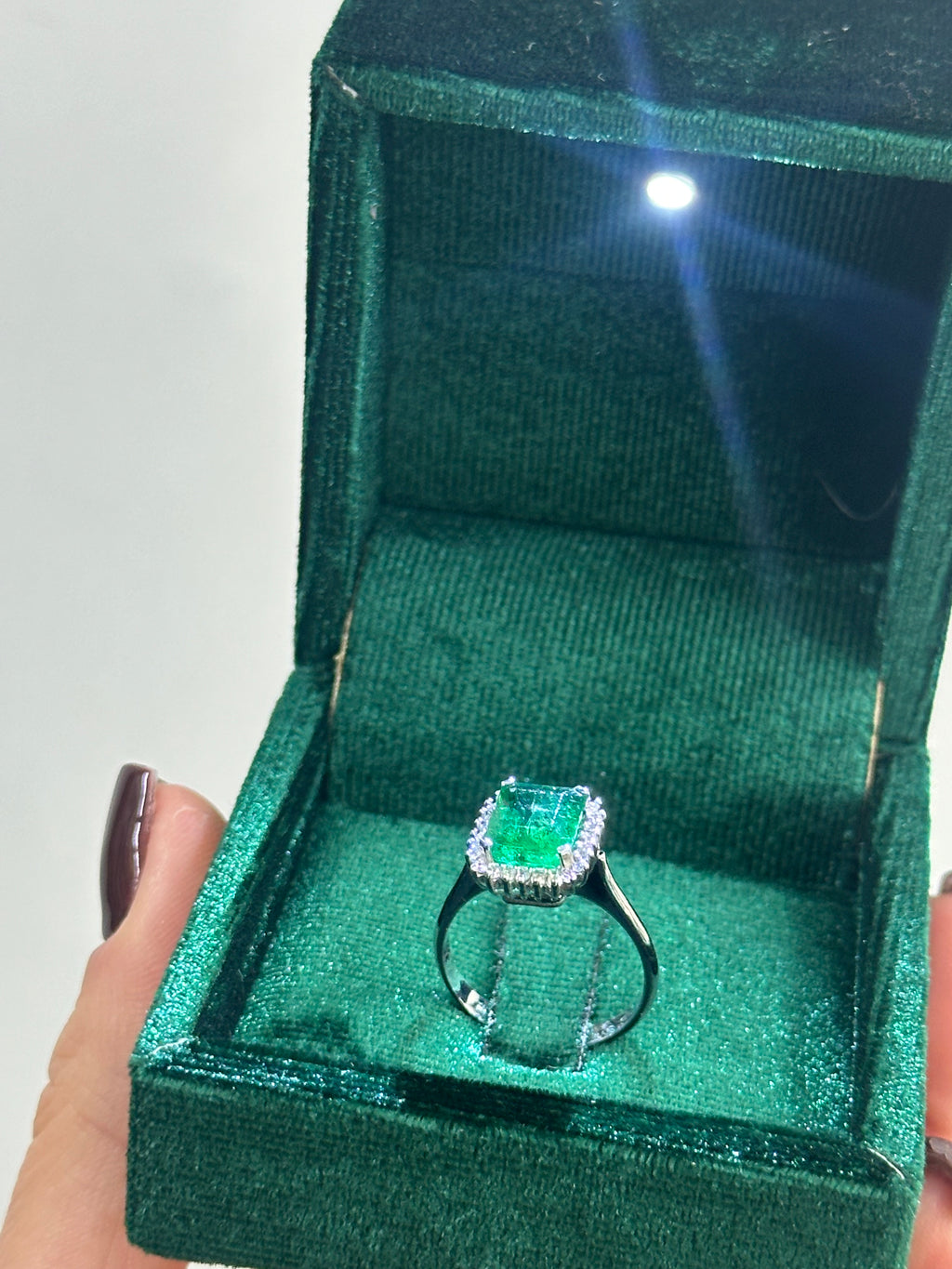 ANELLO ORO 18KT, SMERALDO E DIAMANTI