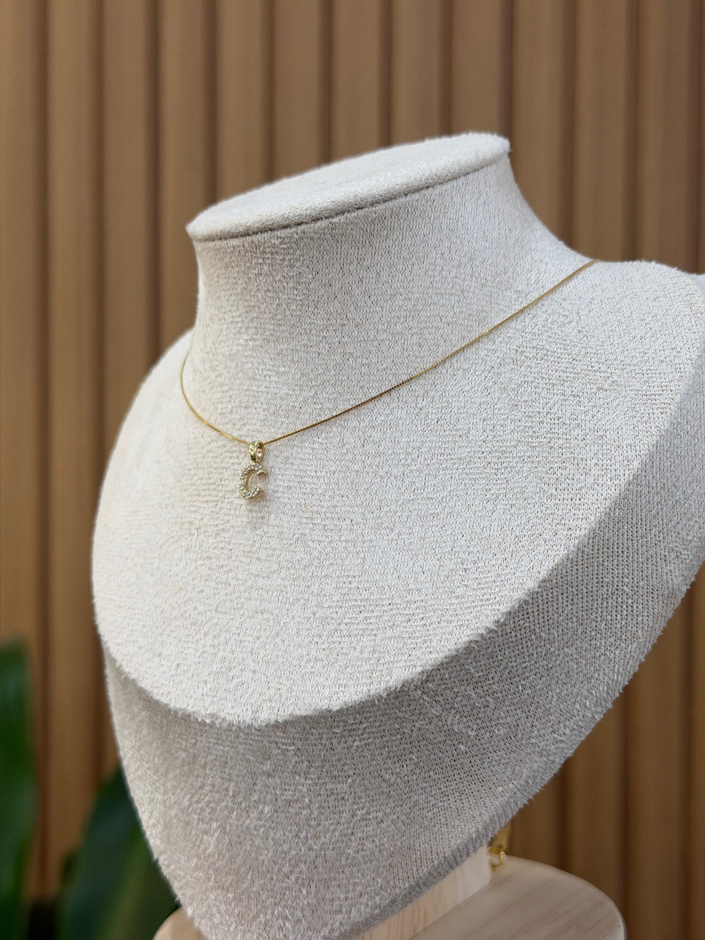 COLLANA INIZIALE C ORO 9 CARATI CON DIAMANTINI