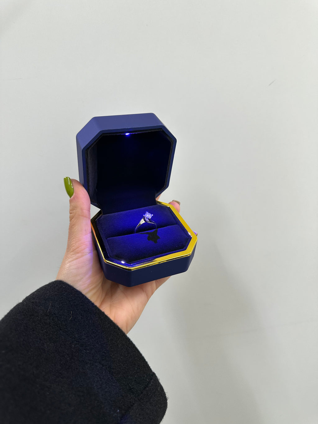ANELLO SOLITARIO ORO 18KT CON DIAMANTI