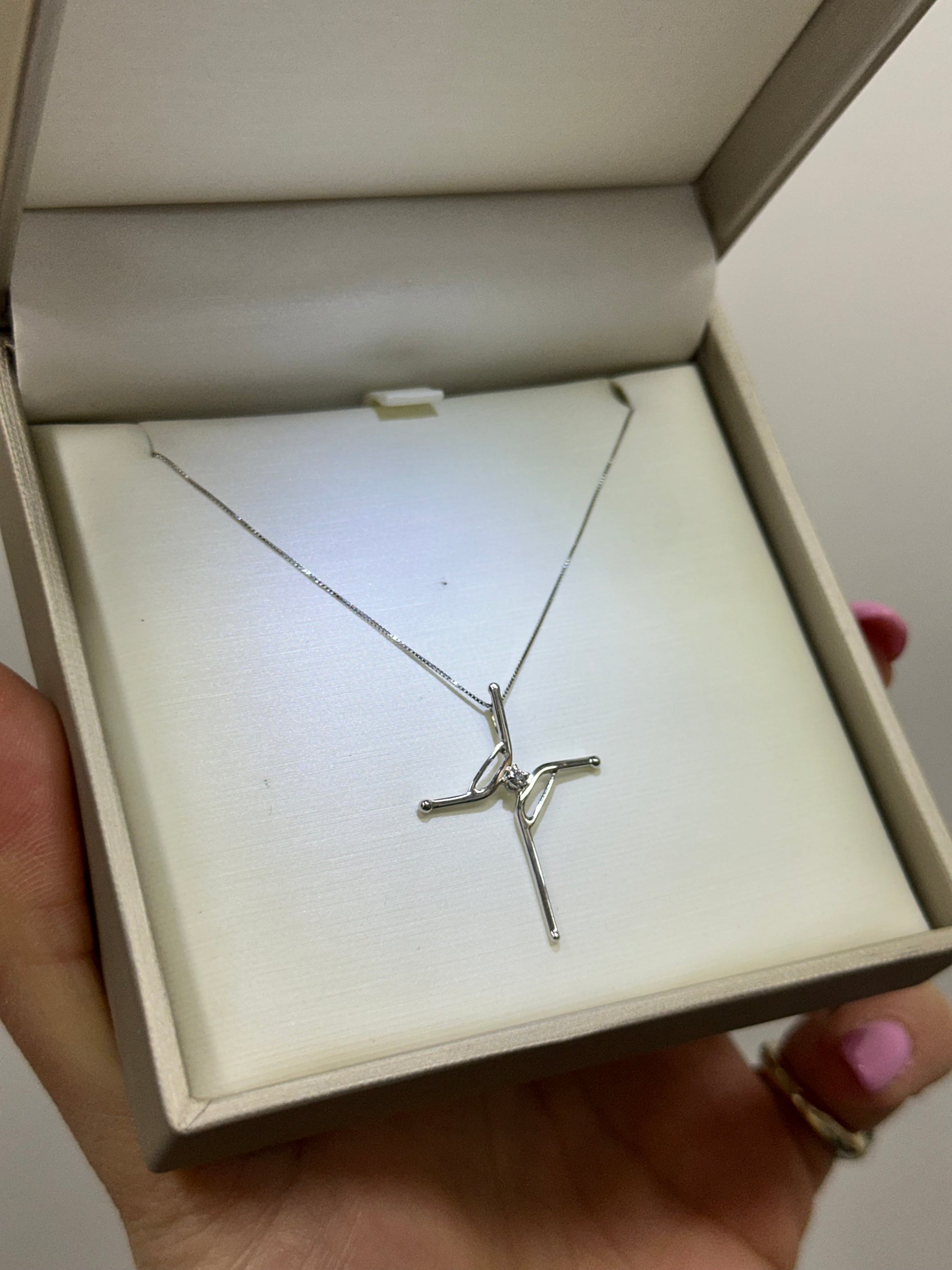 COLLANA CON CROCE E DIAMANTI
