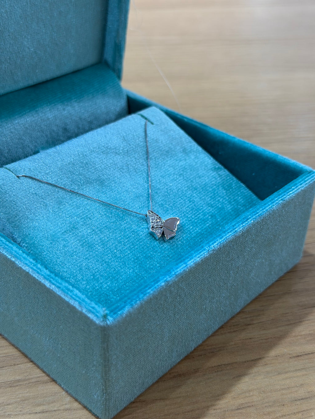 COLLANA ORO 18KT FARFALLA CON DIAMANTI LUCCIOLE