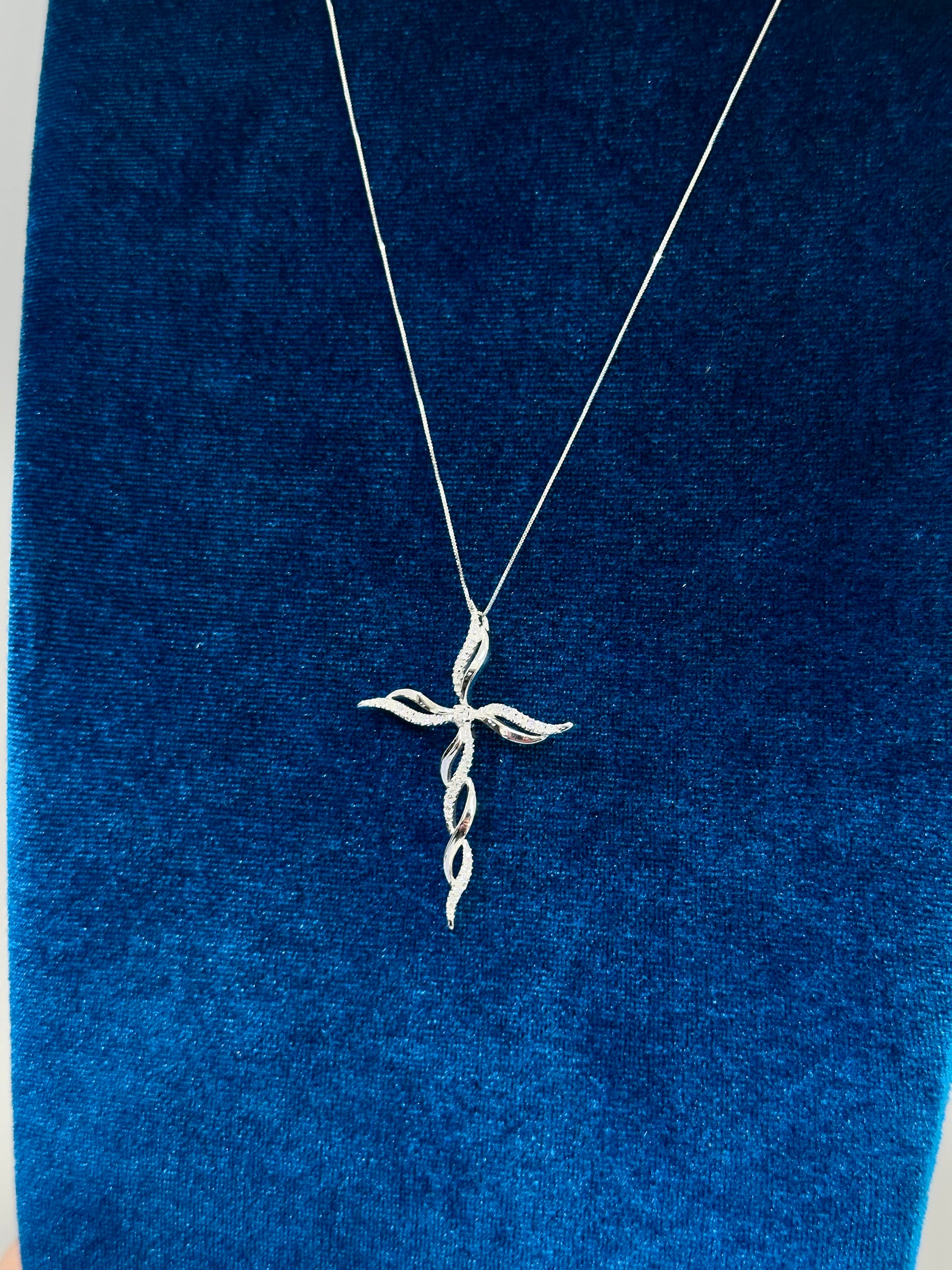 COLLANA CON CROCE ORO E DIAMANTI