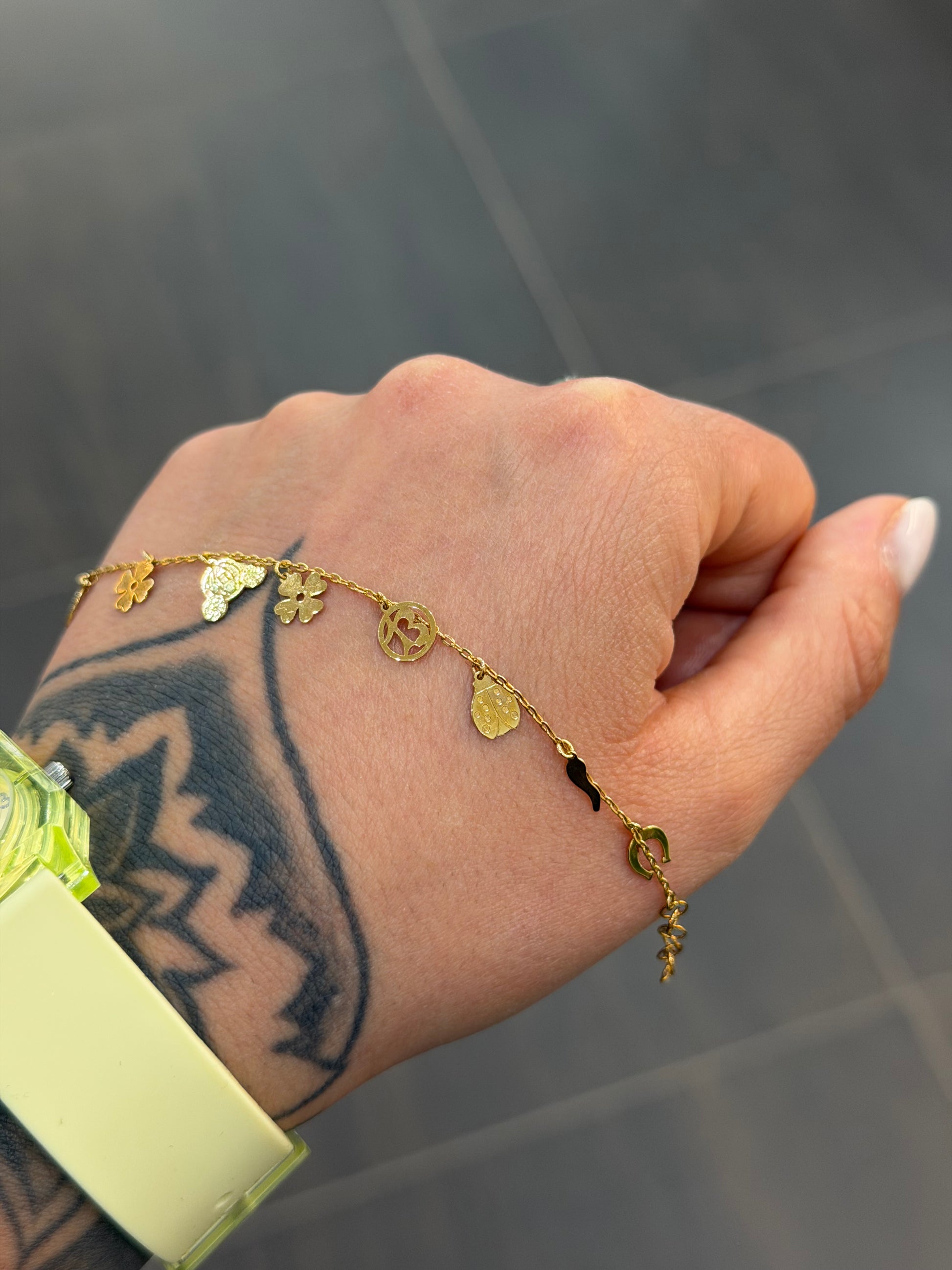 BRACCIALE ORO 18KT CON PENDENTI SCARAMANTICI