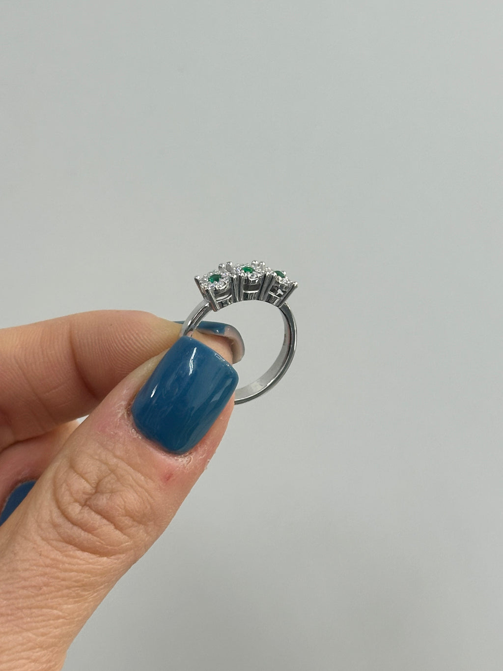 ANELLO TRILOGY CON ZIRCONI VERDI