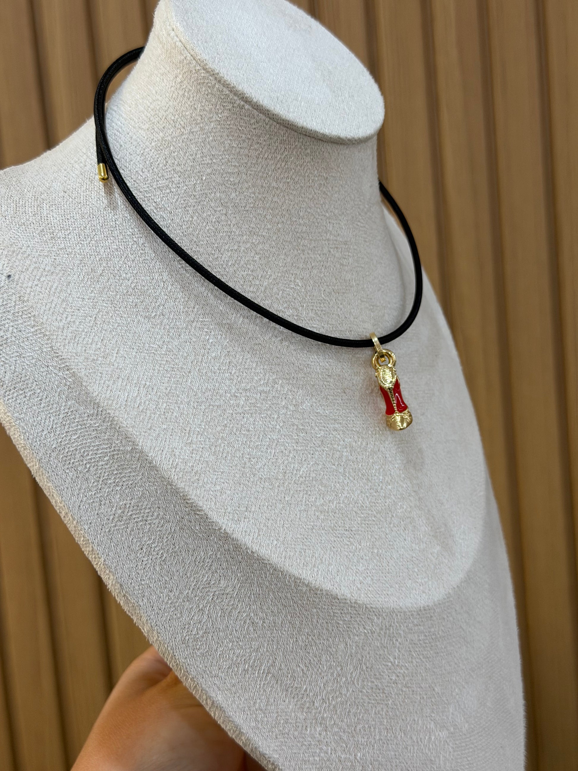 COLLANA CALAMITA CON CIONDOLO TACCO ORO 18KT