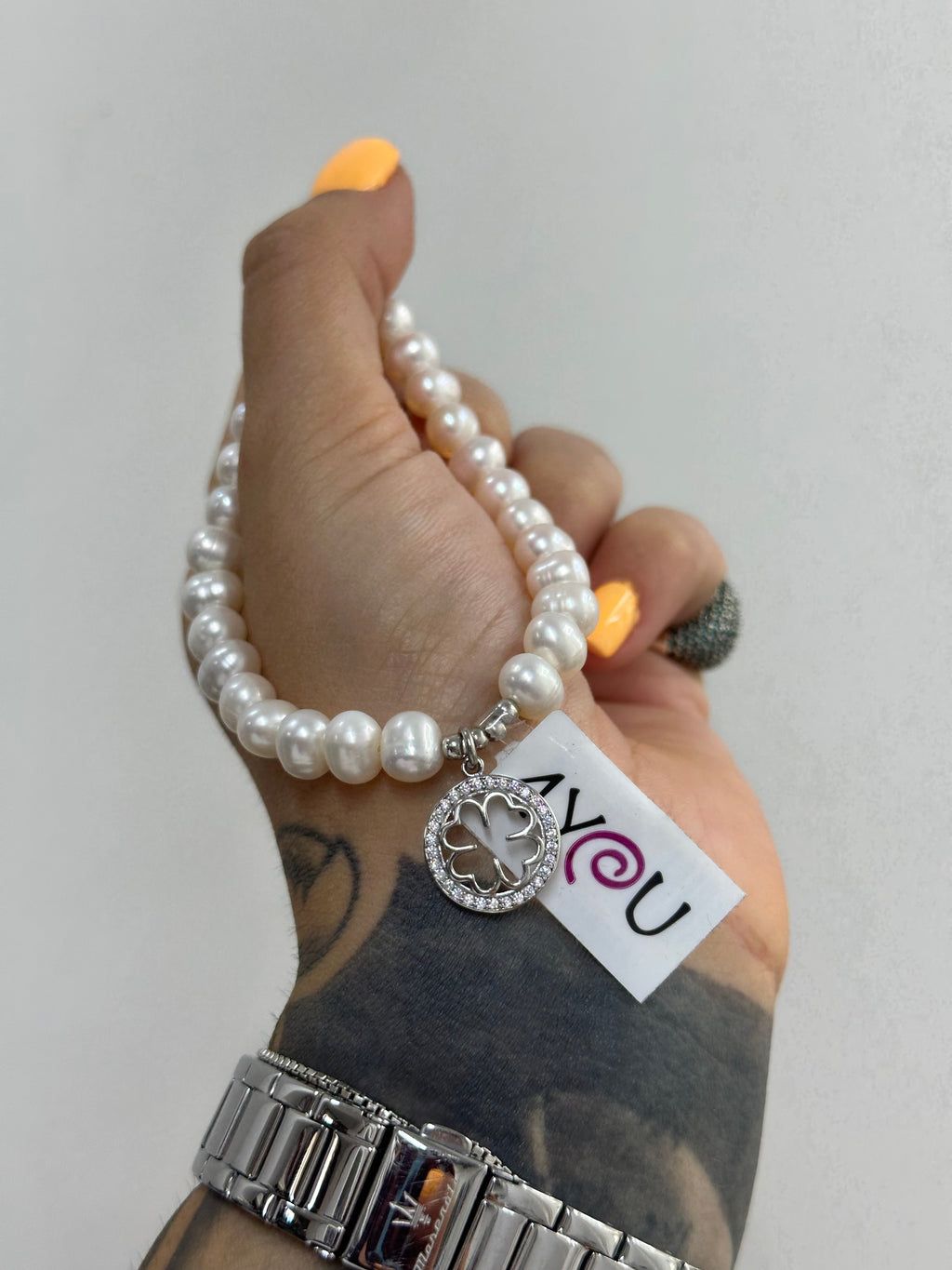 BRACCIALE DI PERLE CON QUADRIFOGLIO ARGENTO