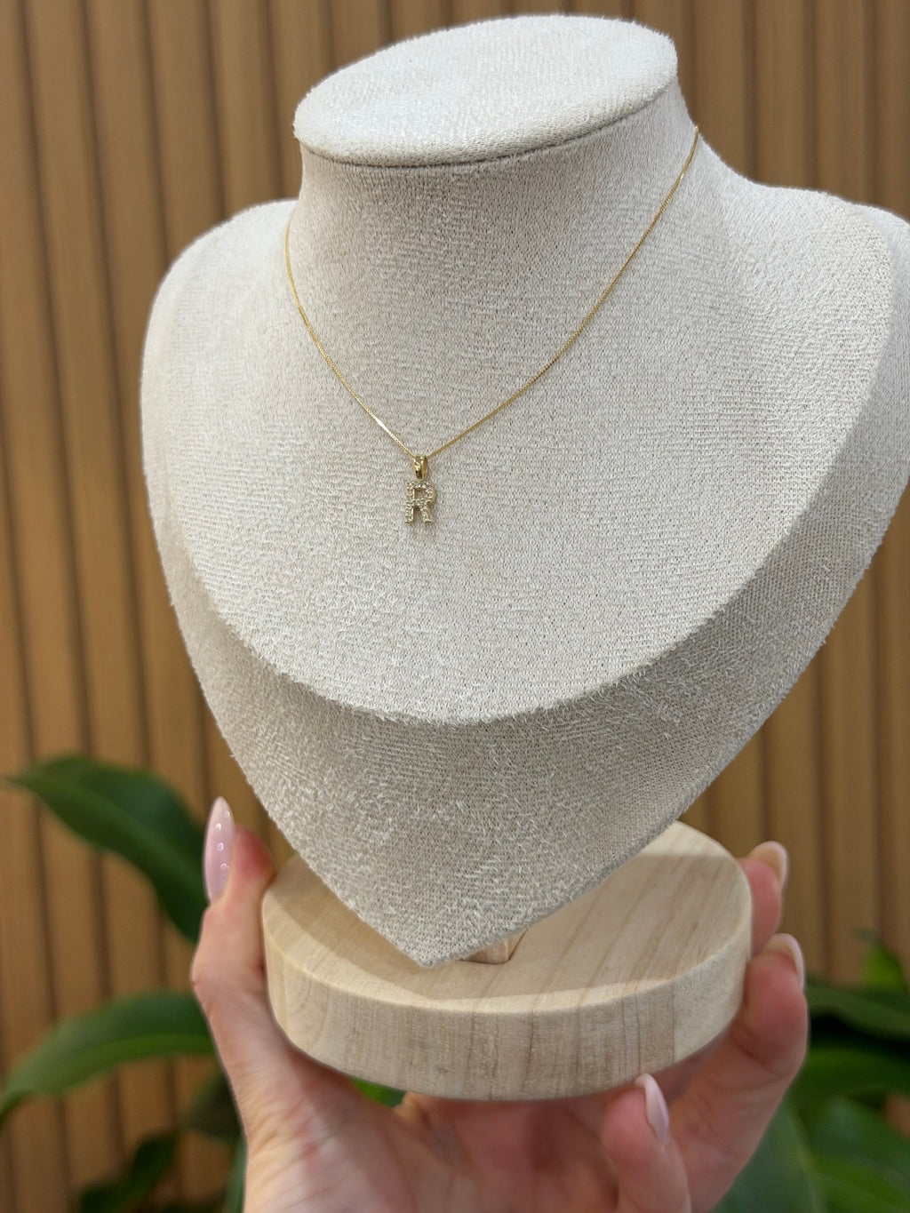 COLLANA INIZIALE R ORO 9 CARATI CON DIAMANTINI