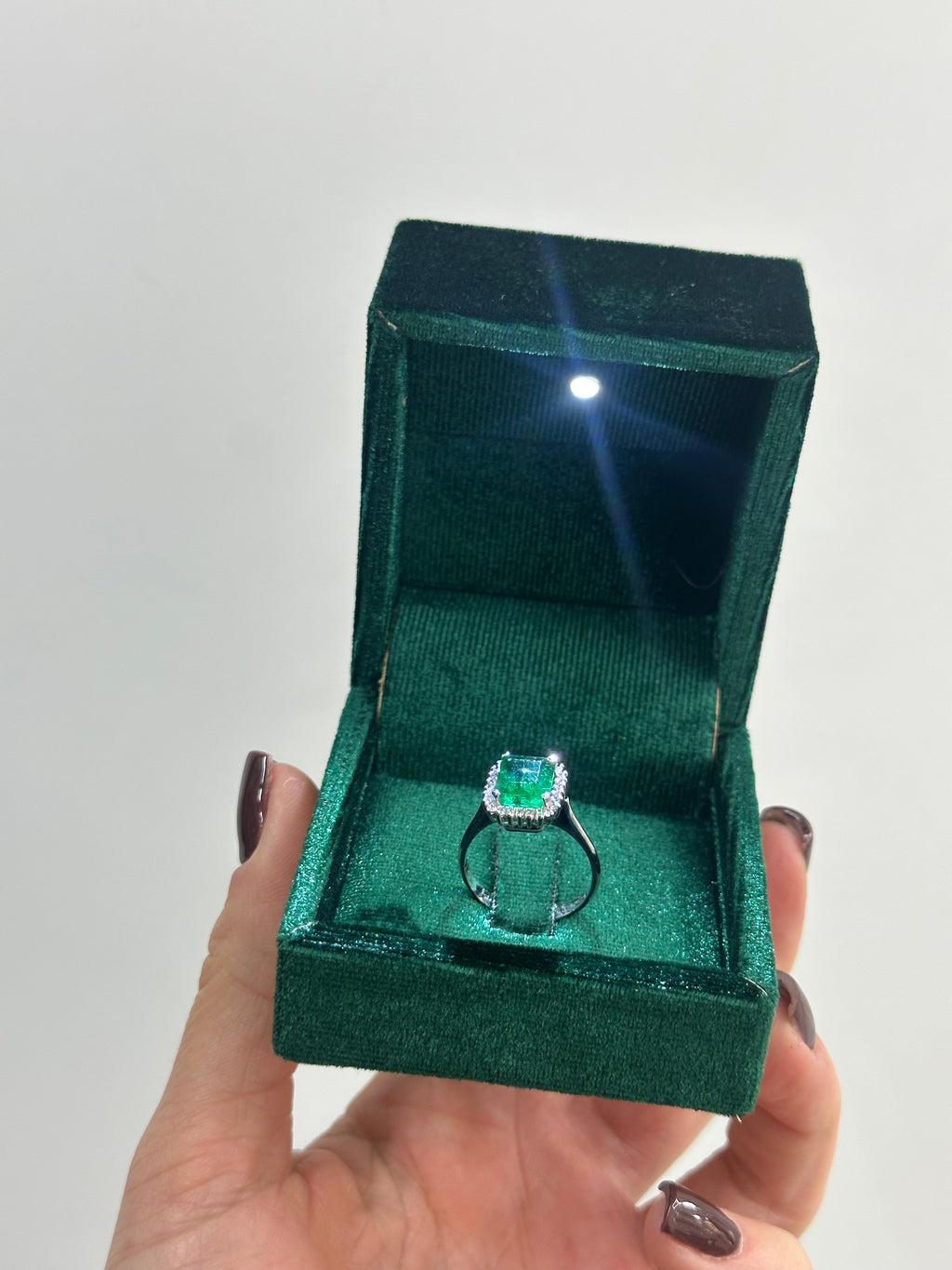 ANELLO ORO 18KT, SMERALDO E DIAMANTI