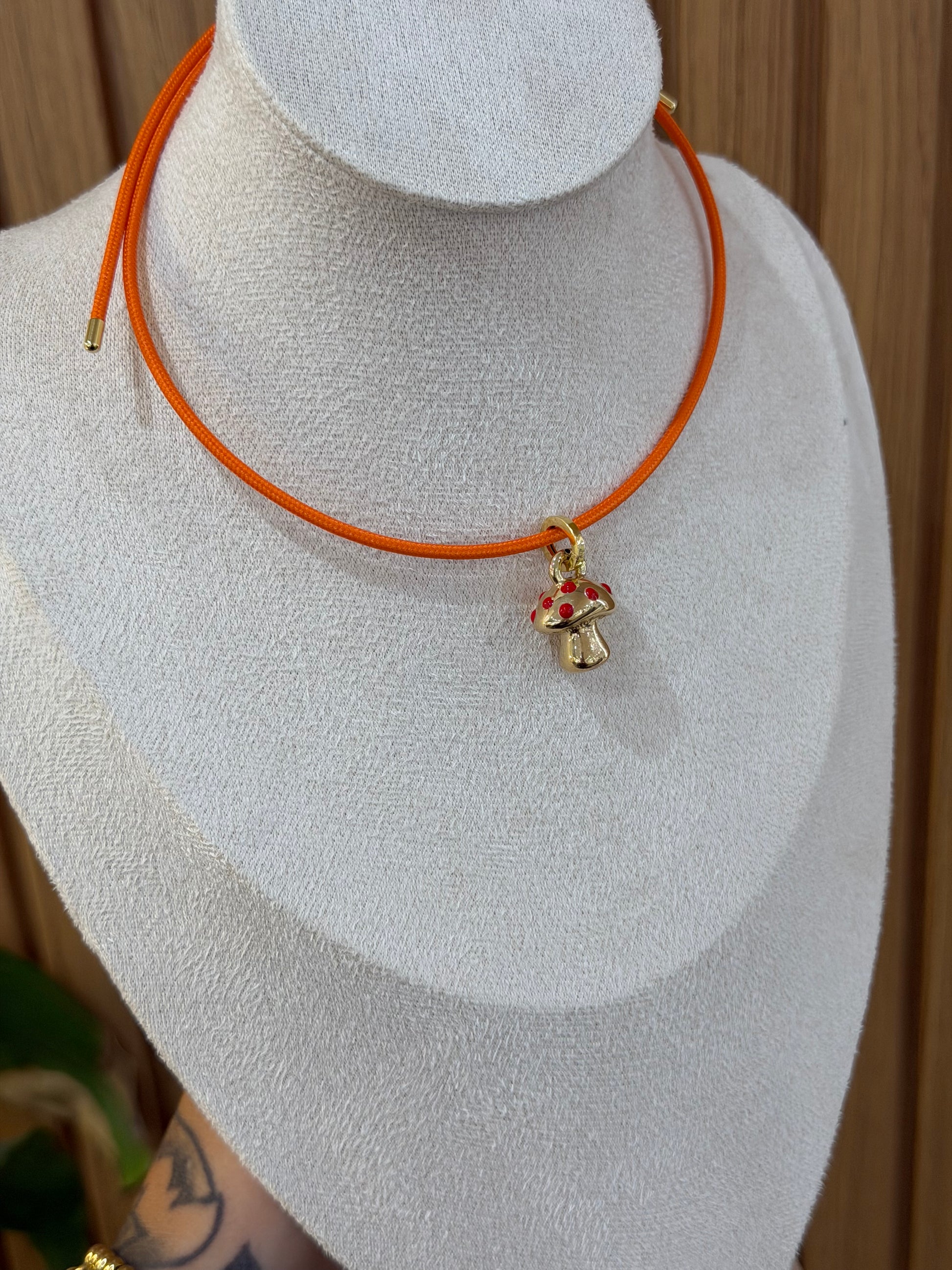 COLLANA CALAMITA CON CIONDOLO FUNGO ORO 18KT