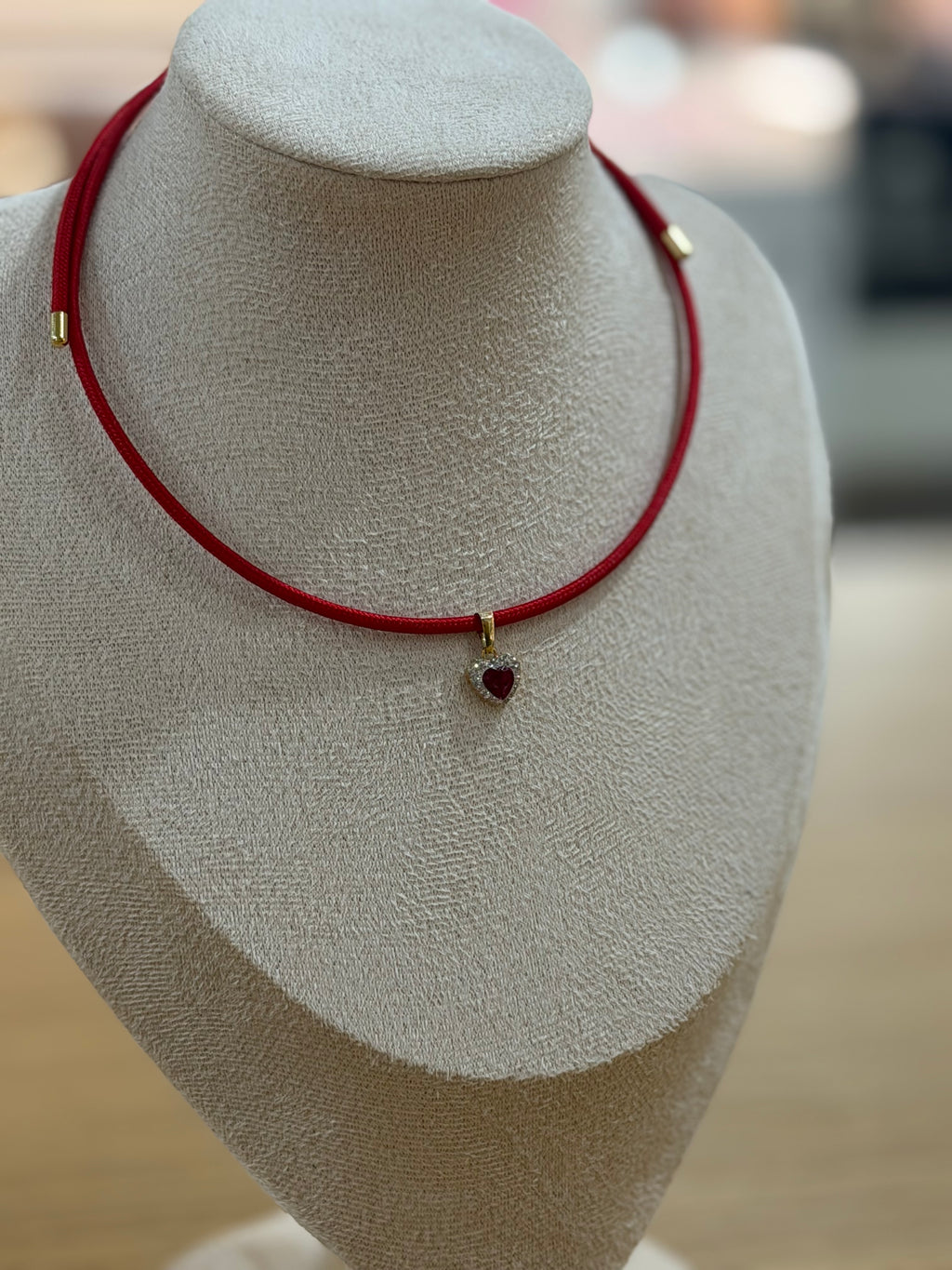 CHOKER ROSSO CALAMITA CON CUORE ORO 18KT