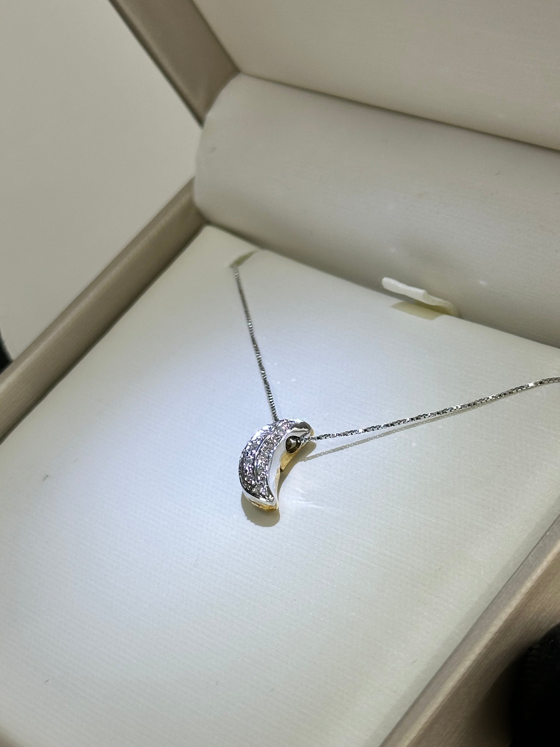 COLLANA MEZZA LUNA CON DIAMANTI BICOLORE ORO 18KT