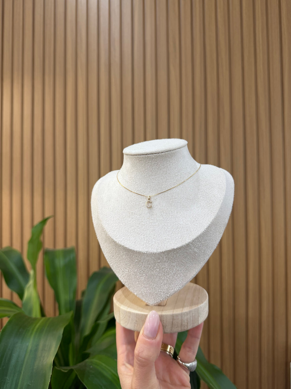 COLLANA INIZIALE C ORO 9 CARATI CON DIAMANTINI