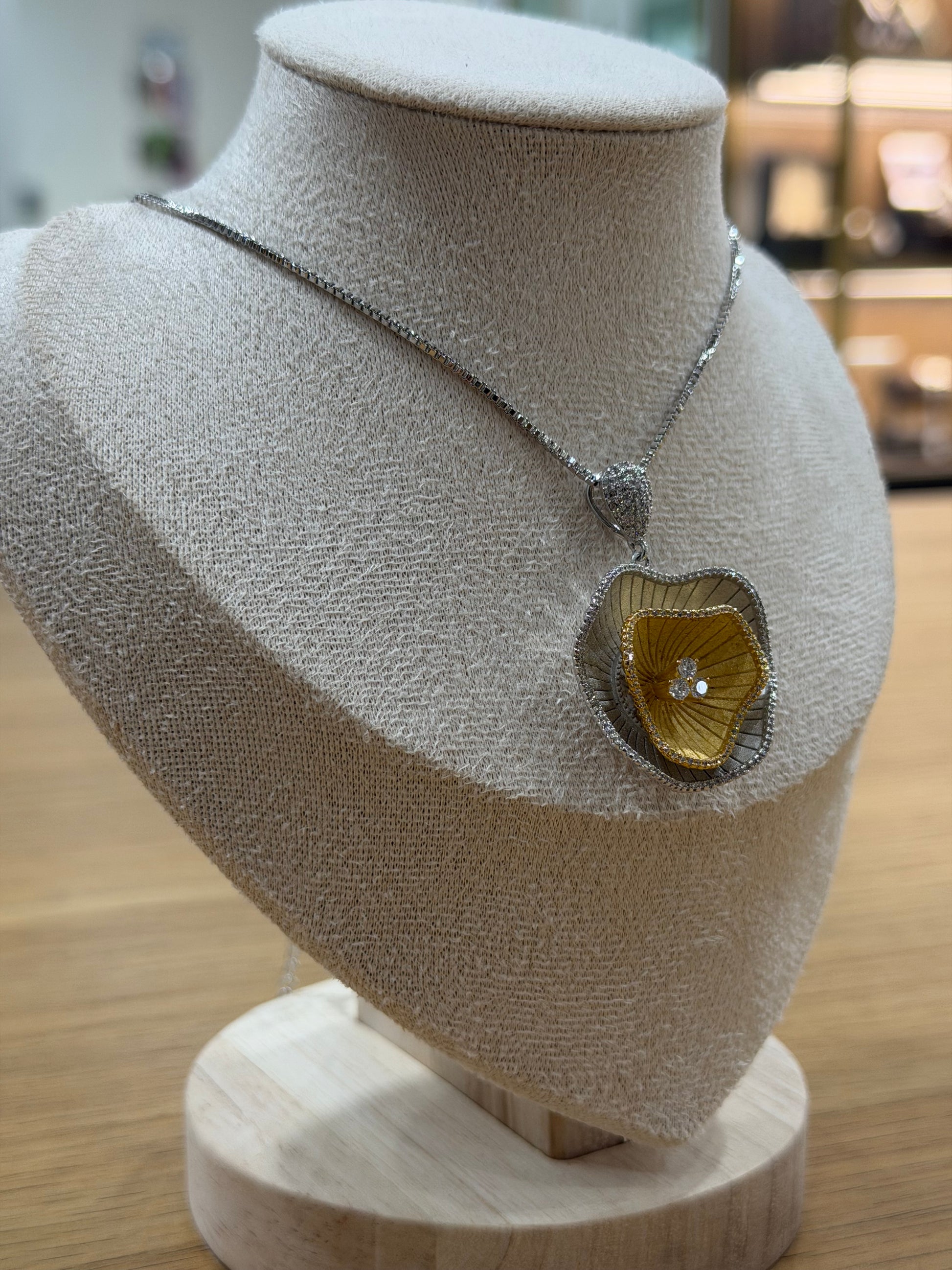 COLLANA FIORE MEWO