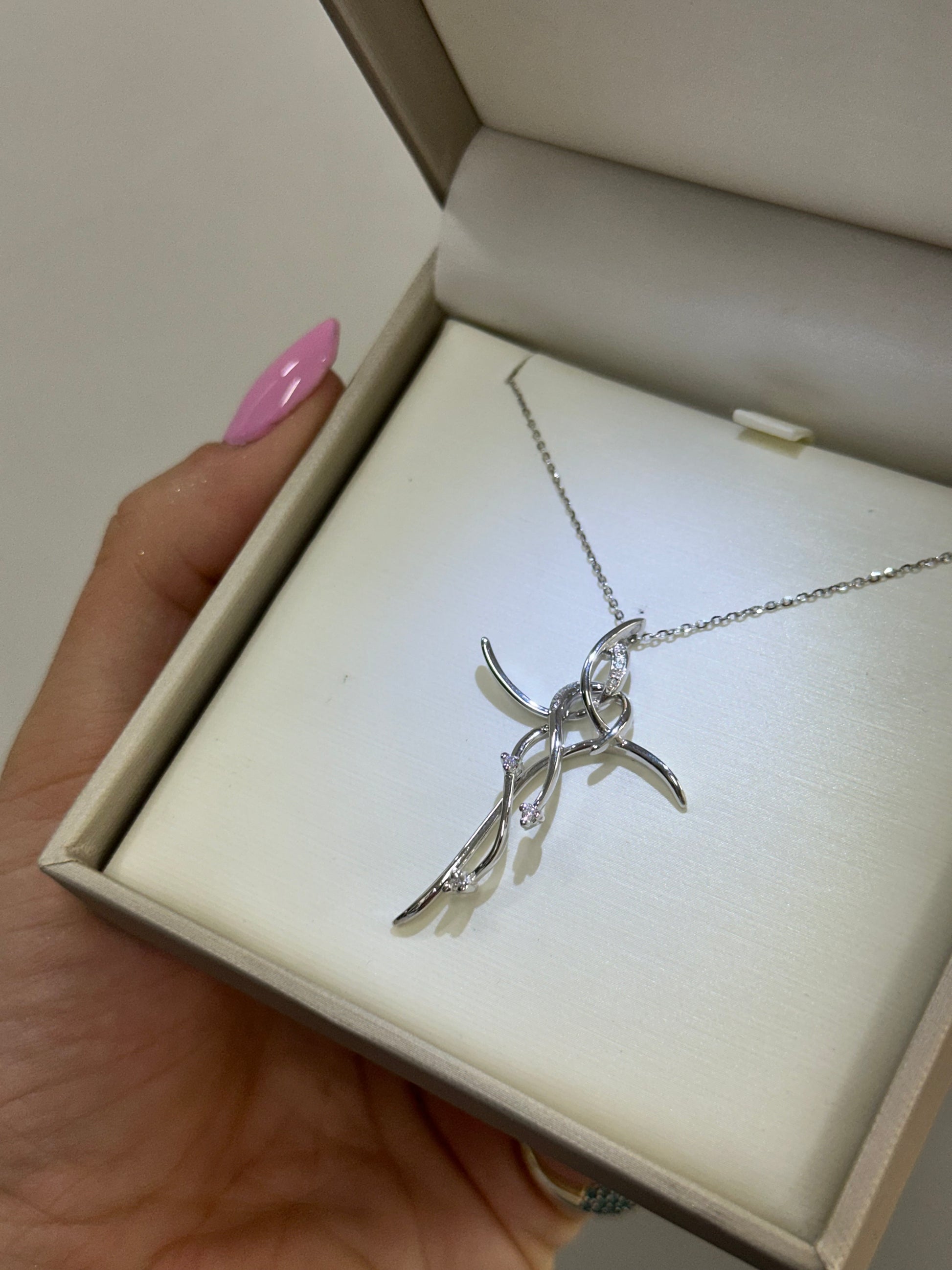 COLLANA CON CROCE E DIAMANTI