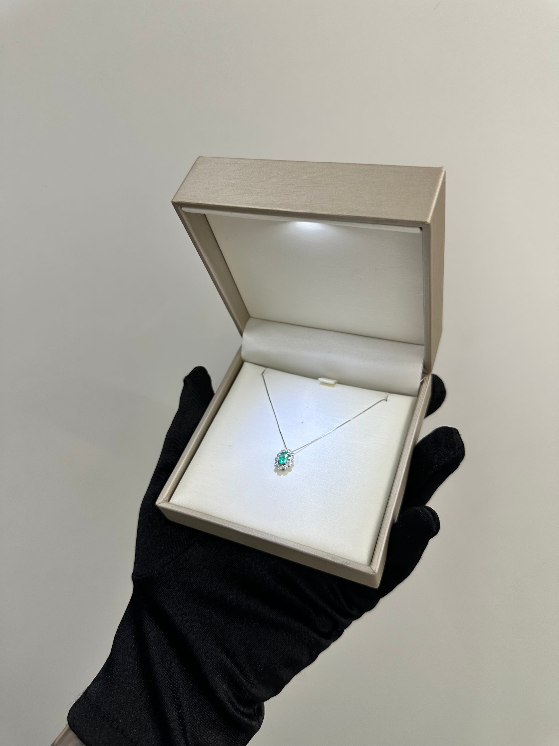 COLLANA KATE CON SMERALDO E DIAMANTI ORO 18KT