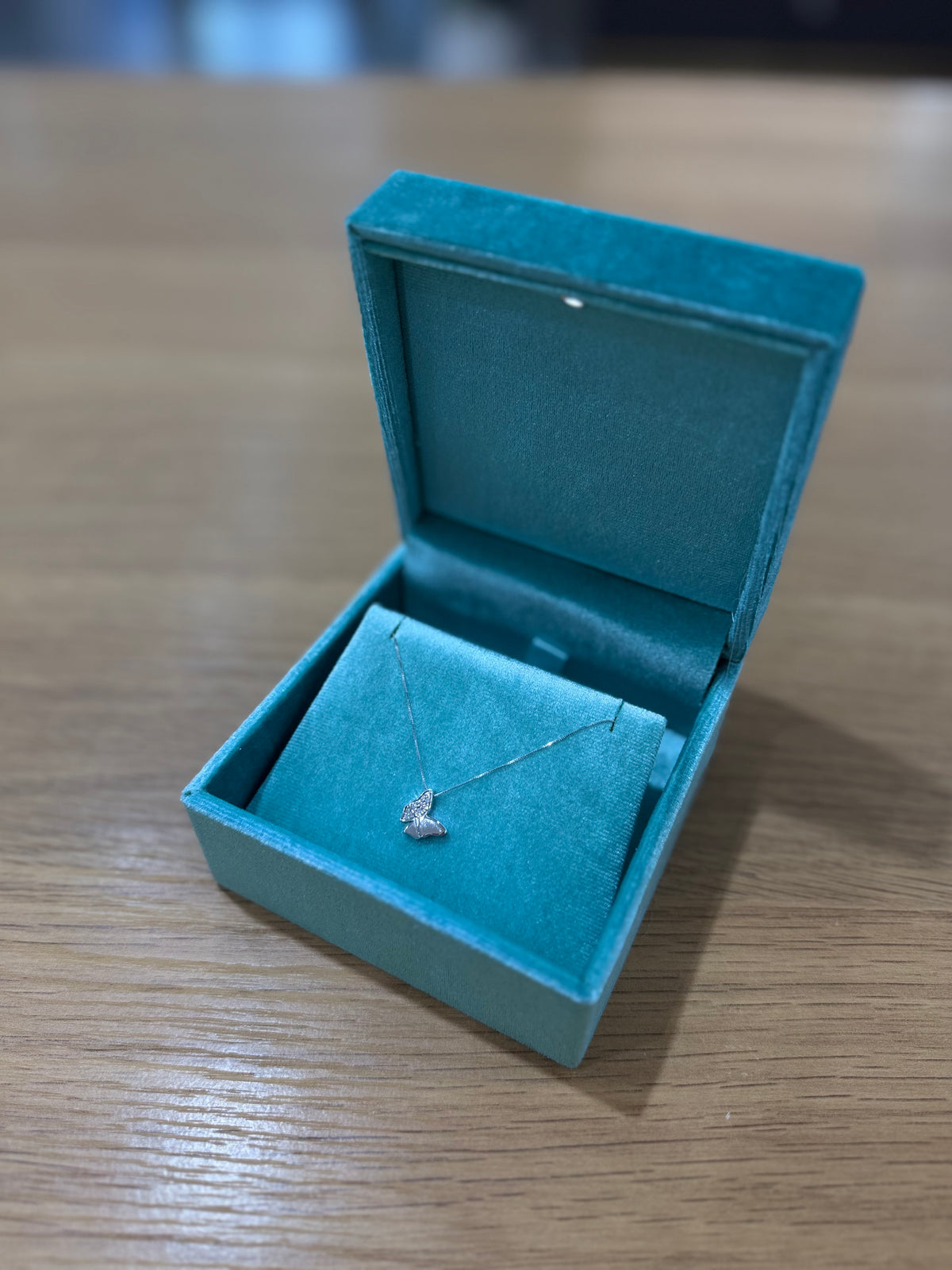 COLLANA ORO 18KT FARFALLA CON DIAMANTI LUCCIOLE