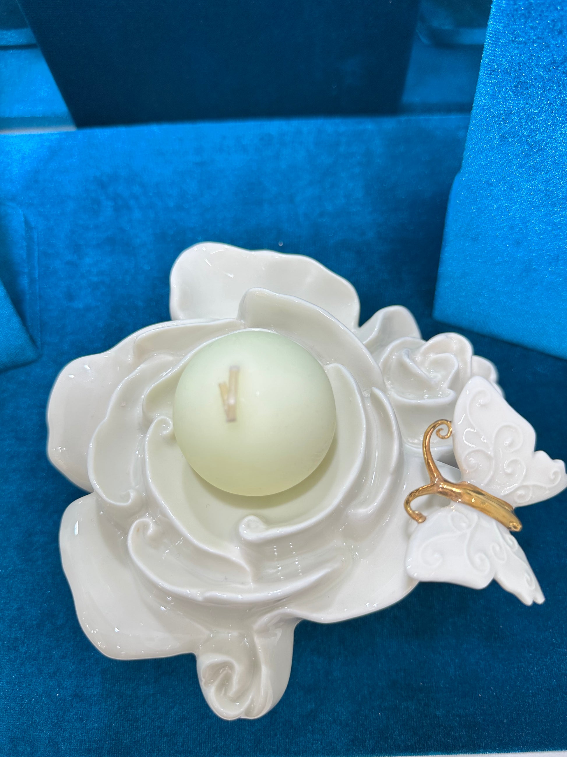 CANDELA ROSA IN CERAMICA CON FARFALLA BIANCA