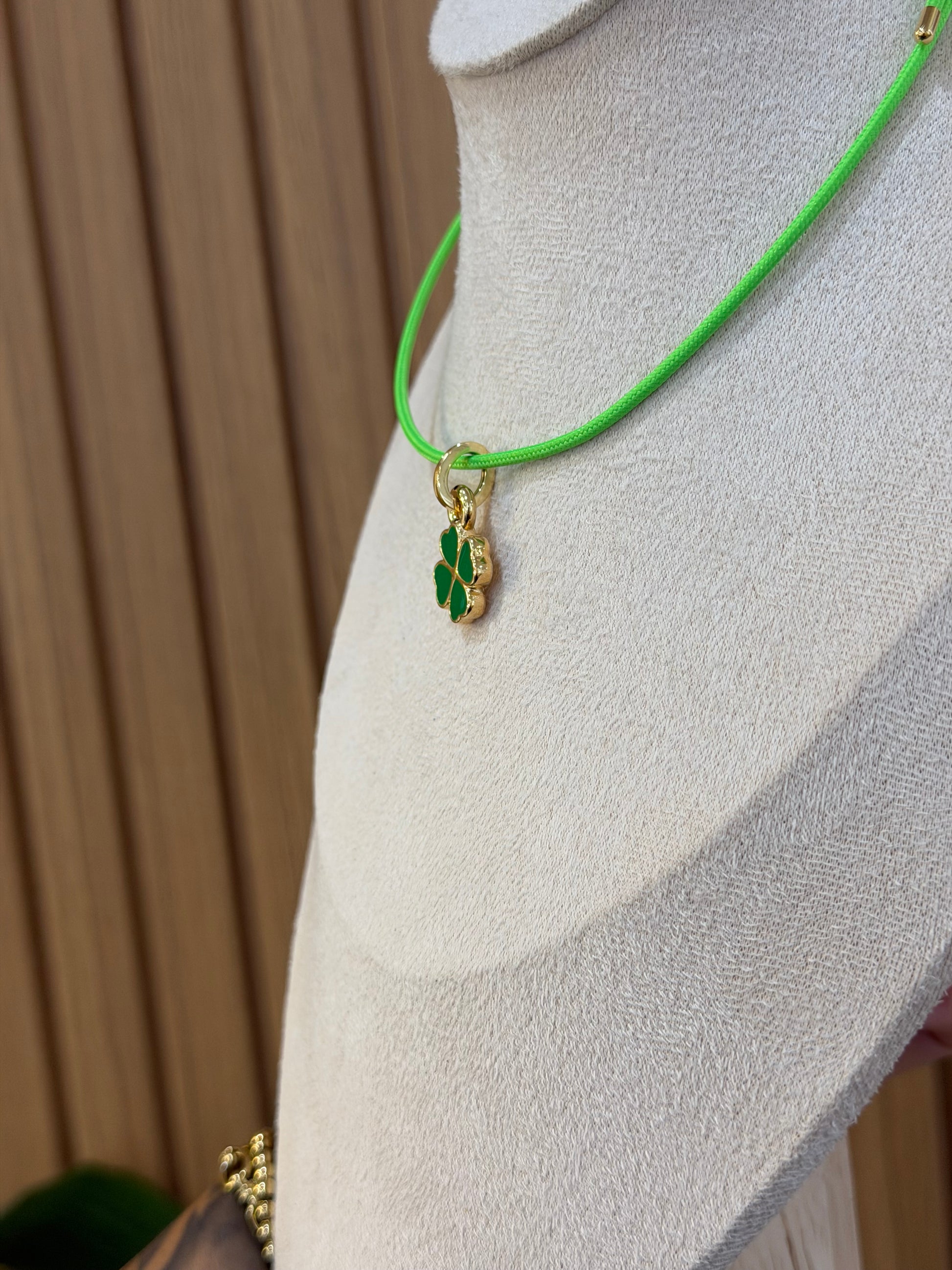 COLLANA CALAMITA CON CIONDOLO QUADRIFOGLIO ORO 18KT