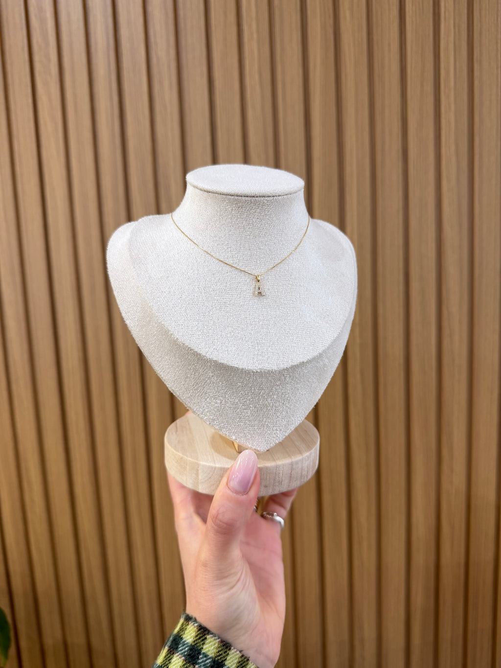 COLLANA INIZIALE A ORO 9 CARATI CON DIAMANTINI